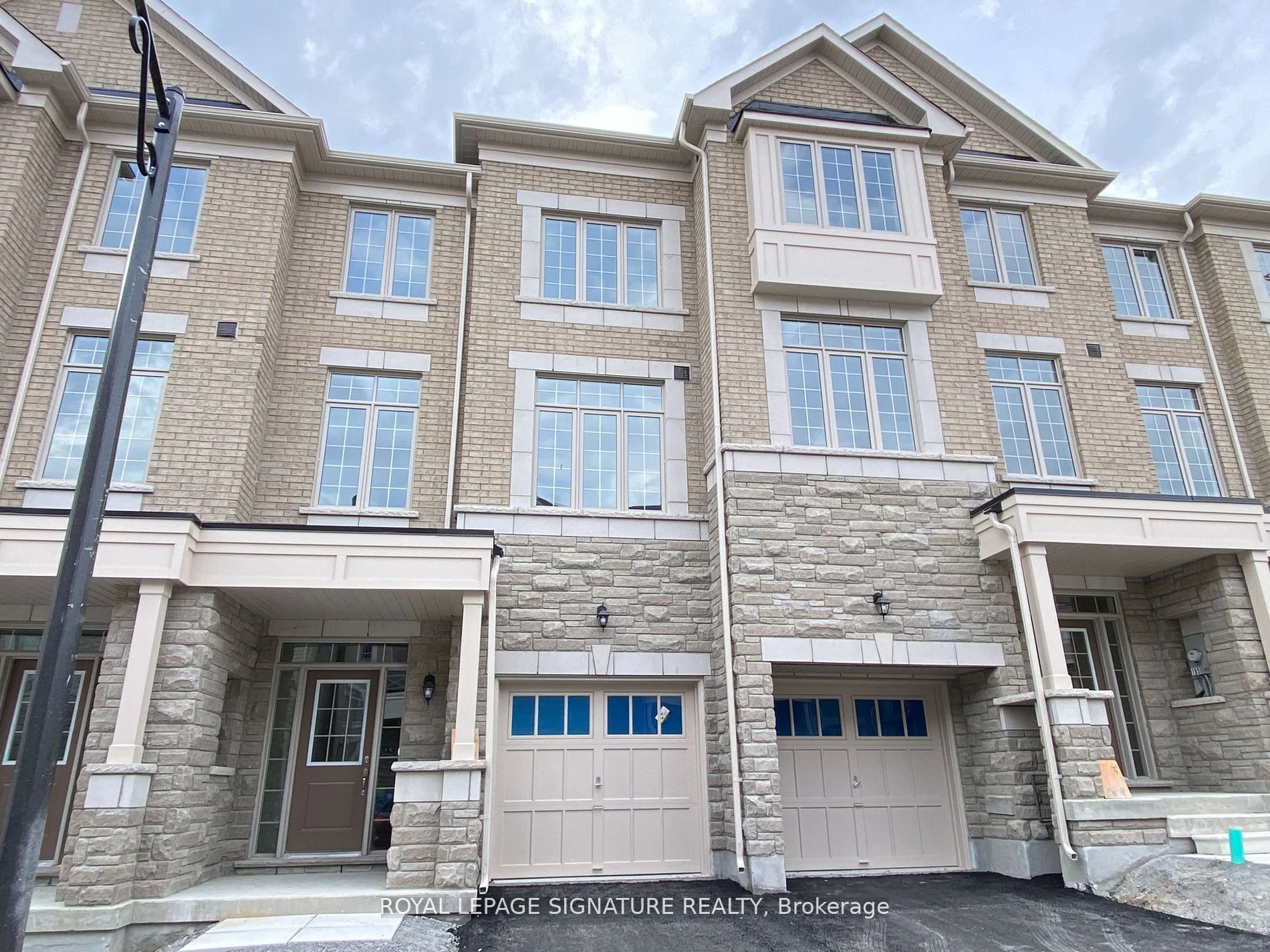 Att/Row/Townhouse in Markham