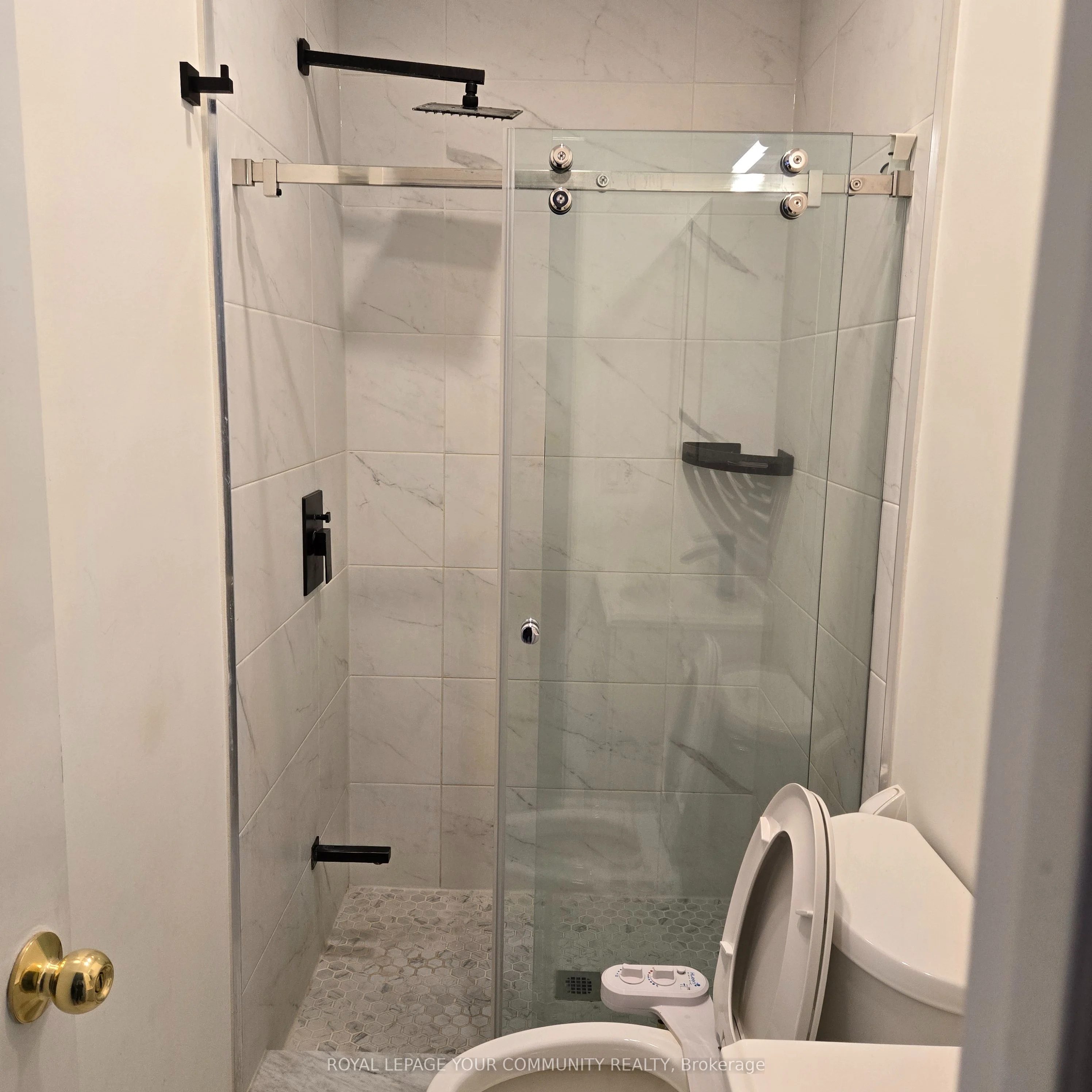 220 Thoms Crescent Upper, Newmarket, ON L3Y 1E1