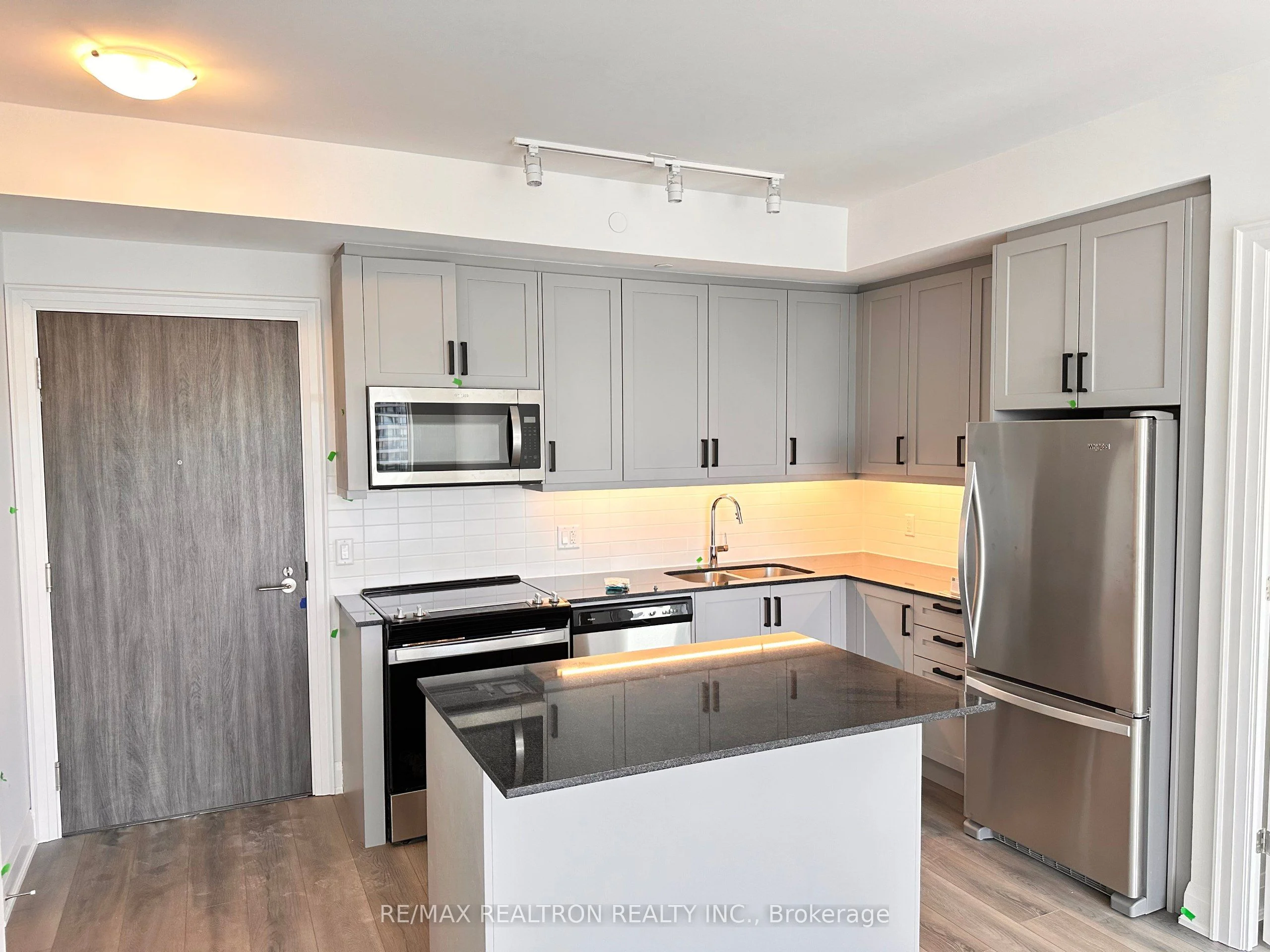 20 Gatineau Drive 906E, Vaughan, ON L4J 0L3