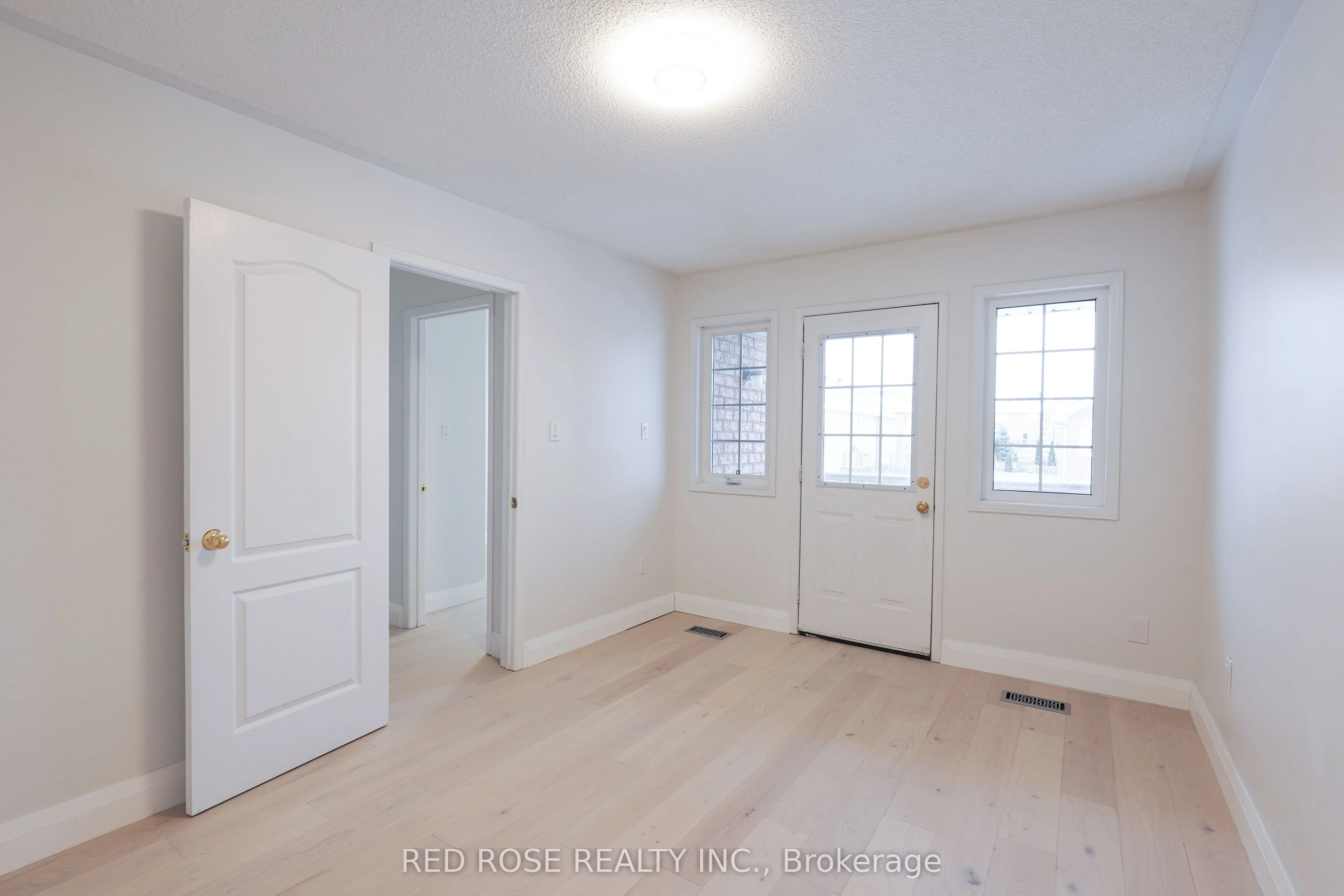 192 Old Colony Road, Richmond Hill, ON L4E 5C3