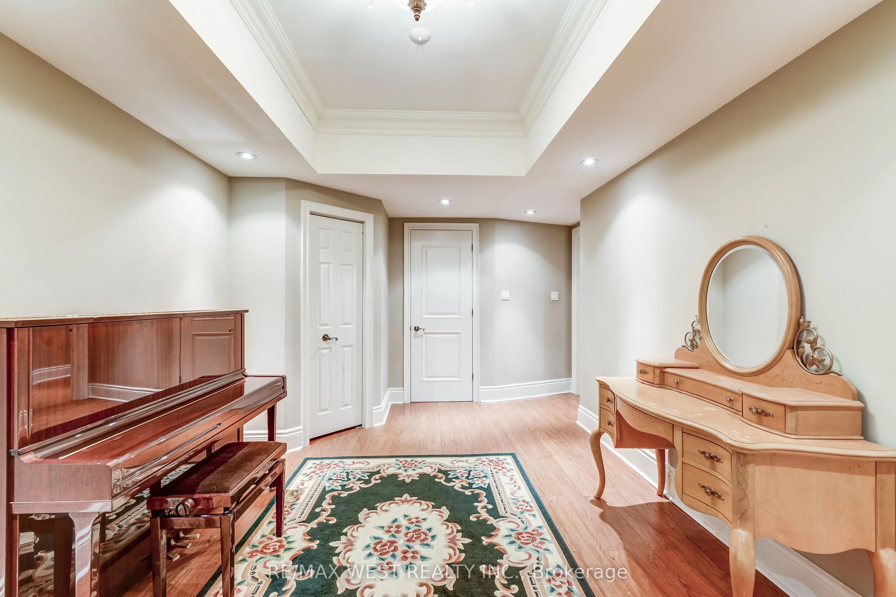 2 Beauvista Court, Vaughan, ON L4H 3G6