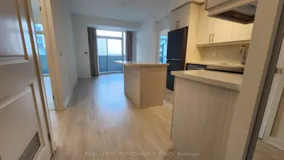 75 Oneida Crescent 412, Richmond Hill, On L4b 0h3