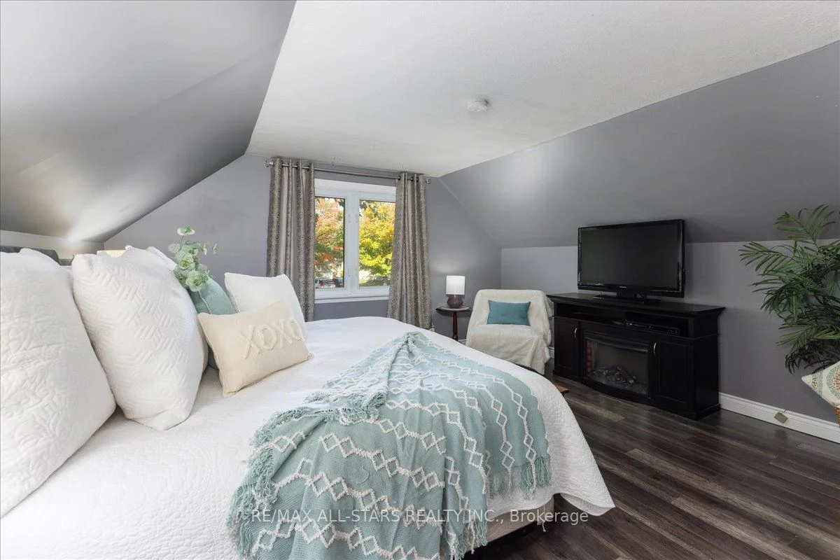 279 Clarlyn Drive, Georgina, ON L4P 3C8