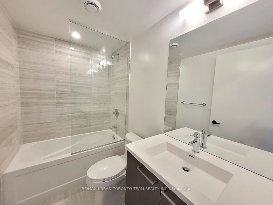 195 Commerce Street 1707, Vaughan, ON L4K 0P9