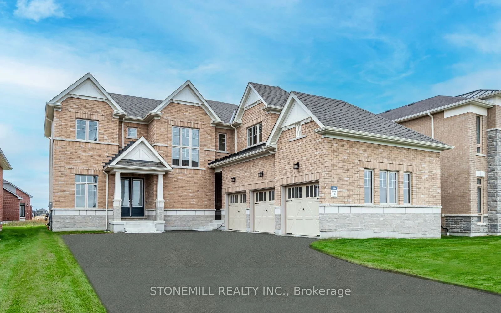 Detached in Essa