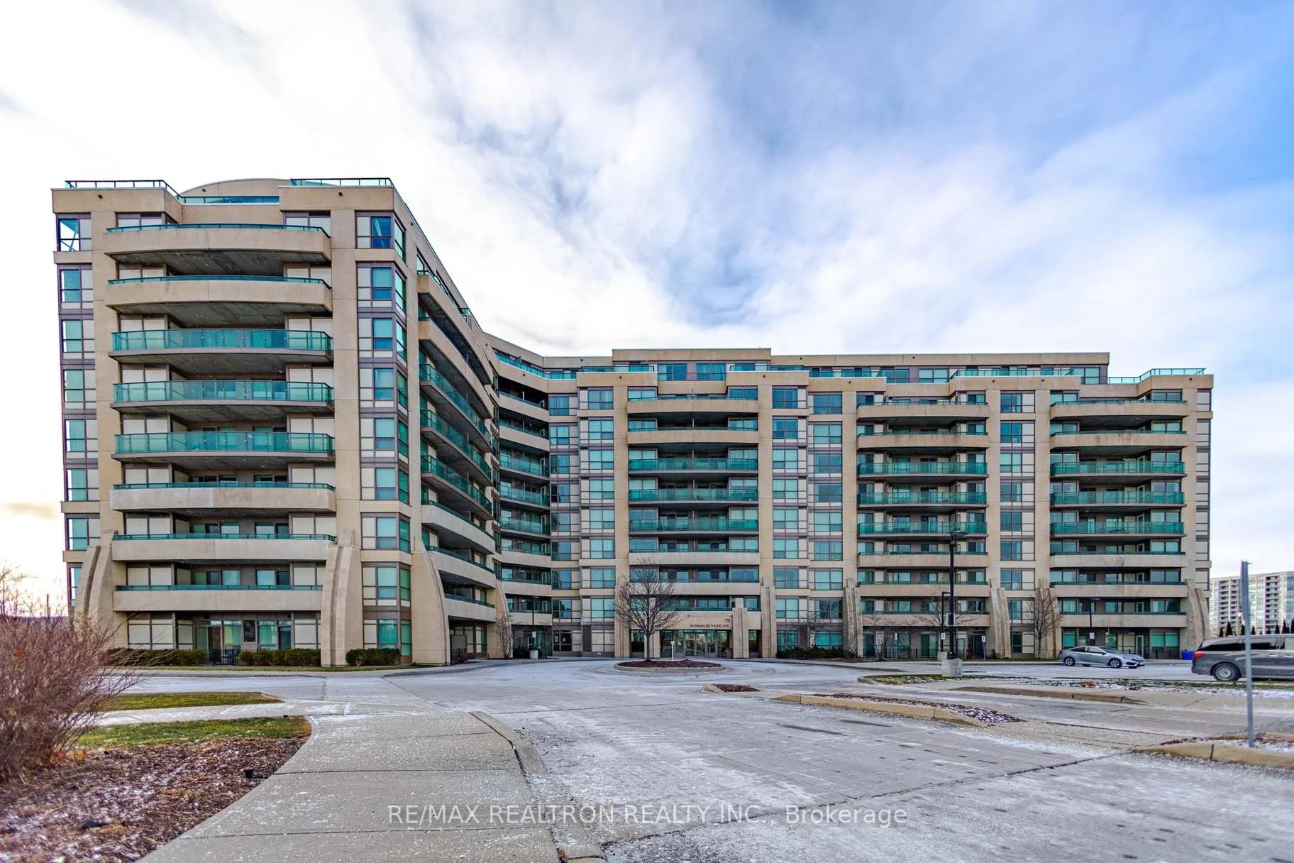 Condo Apartment in Richmond Hill