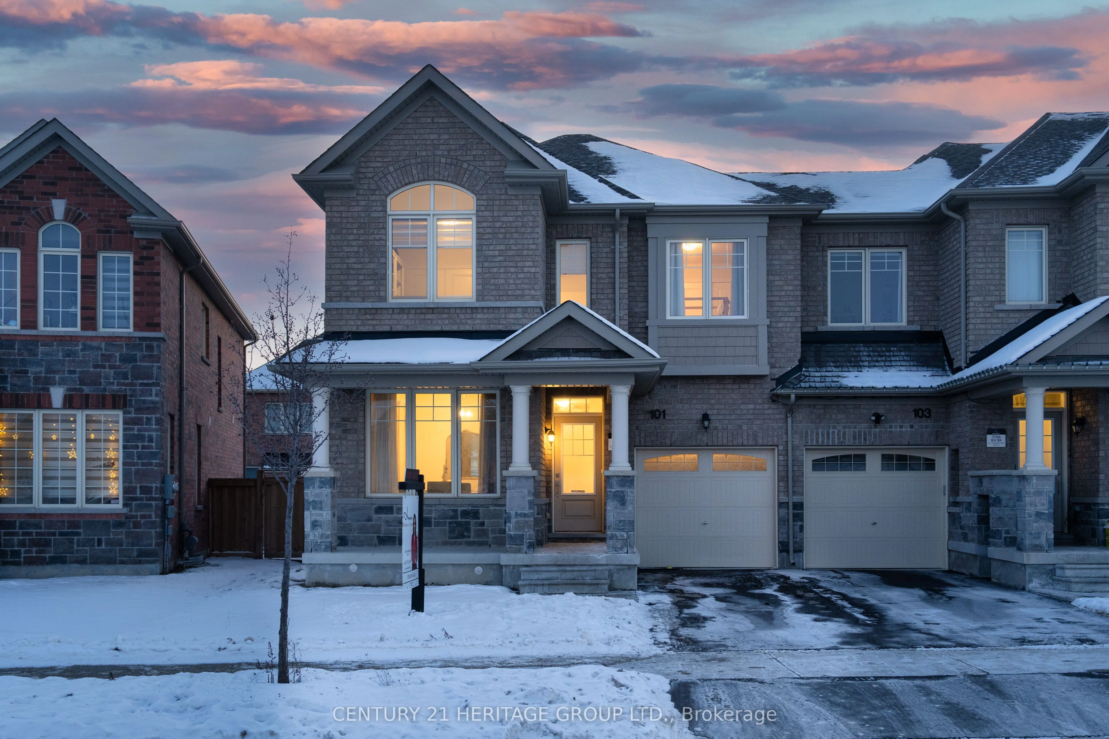 Att/Row/Townhouse in East Gwillimbury