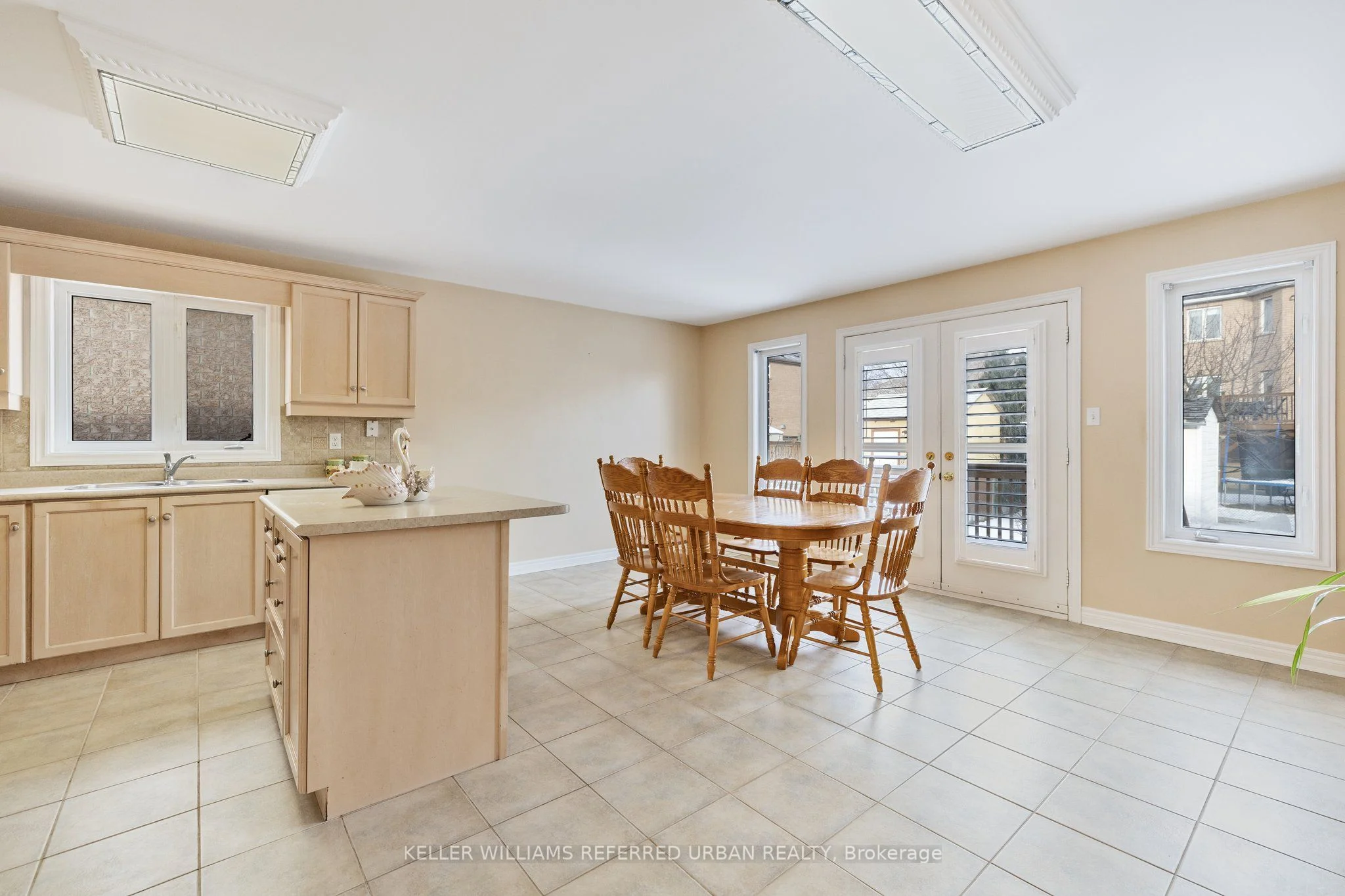 28 Saint Avenue, Bradford West Gwillimbury, ON L3Z 3H6