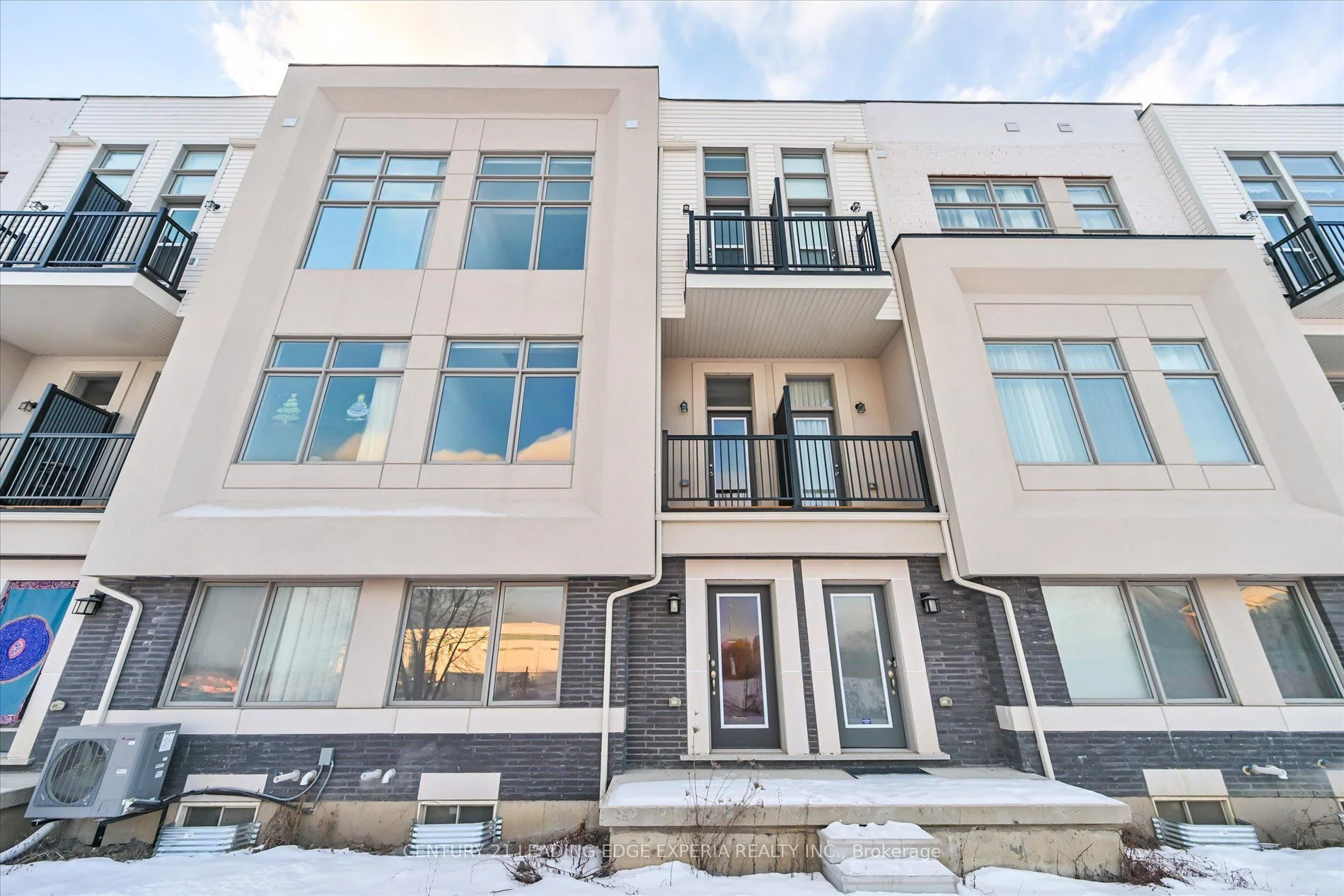 Att/Row/Townhouse in Markham