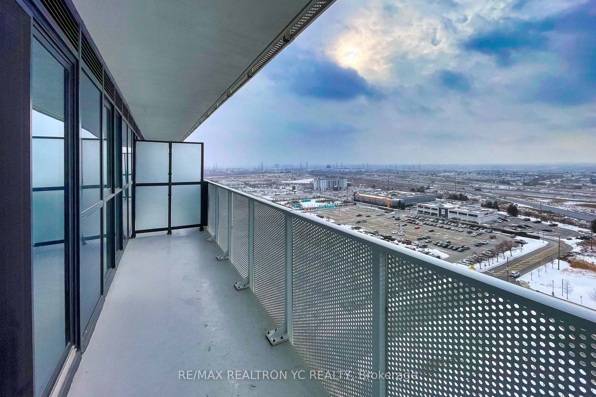 195 commerce Street 1809, Vaughan, ON L4K 4P9