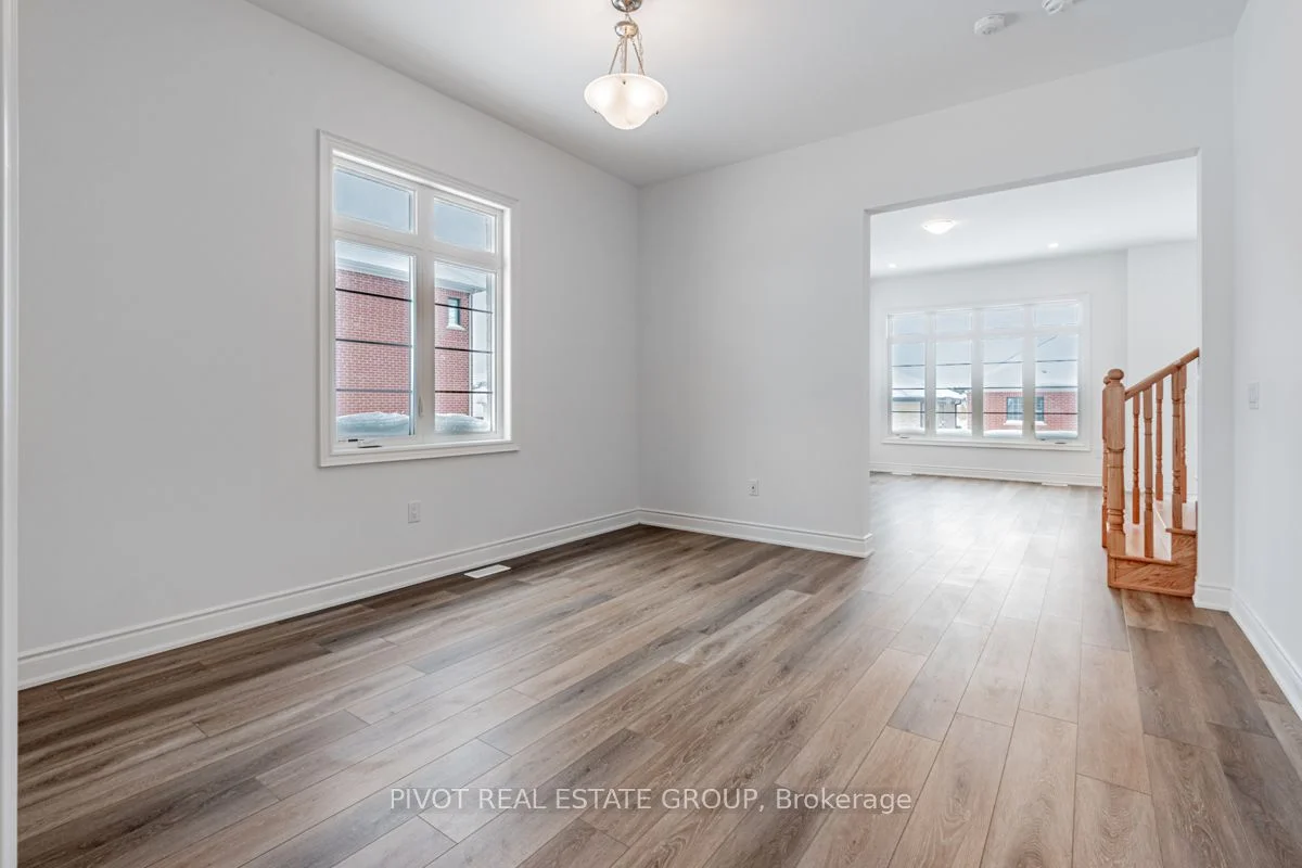 18 Hearn Street, Bradford West Gwillimbury, ON L3Z 4N9