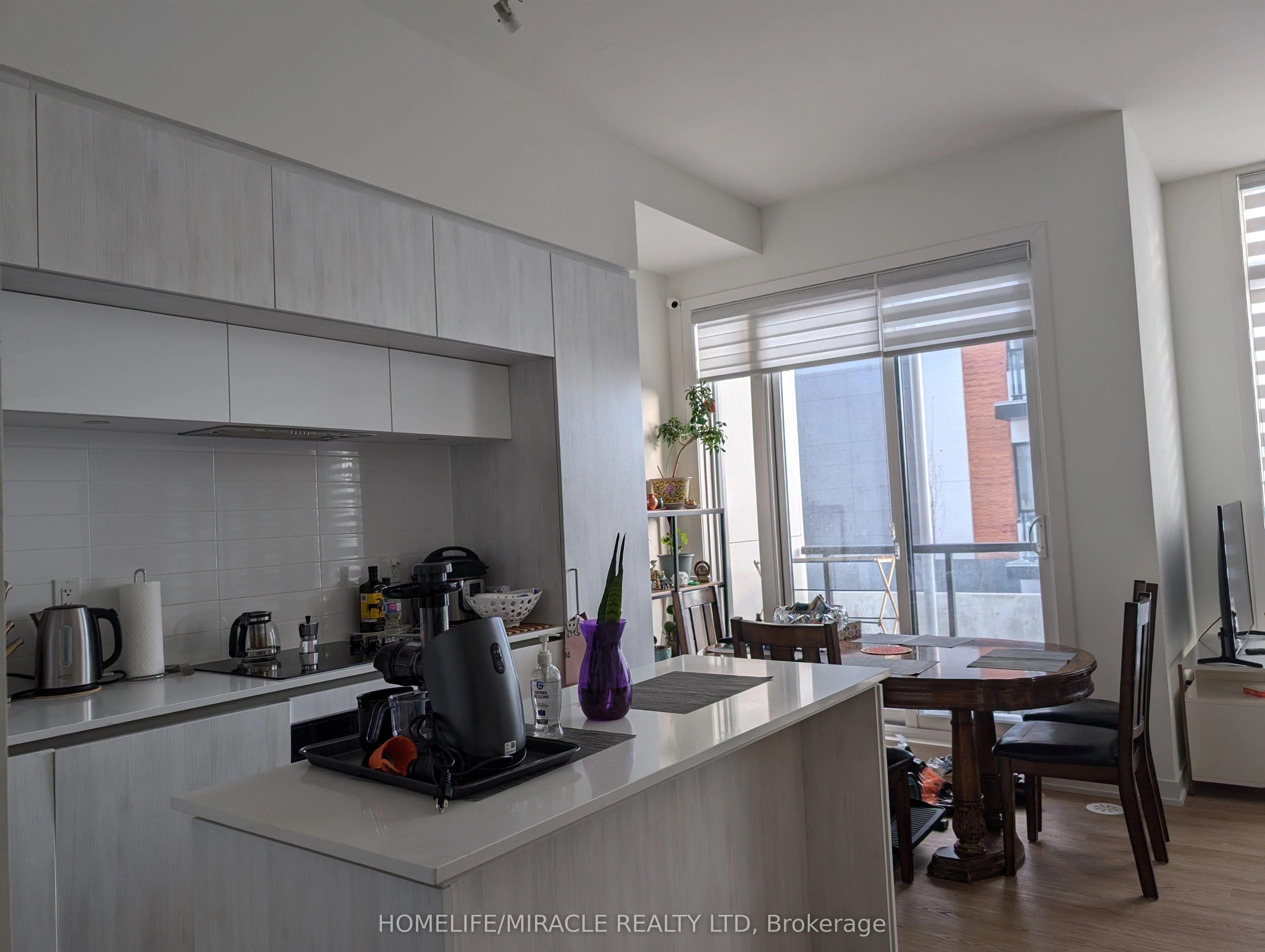15 David Eyer Road N 1417, Richmond Hill, ON L4S 0N2