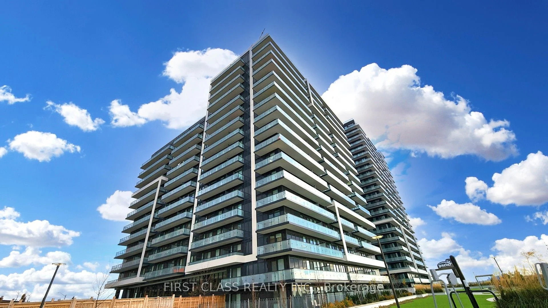 Condo Apartment in Richmond Hill
