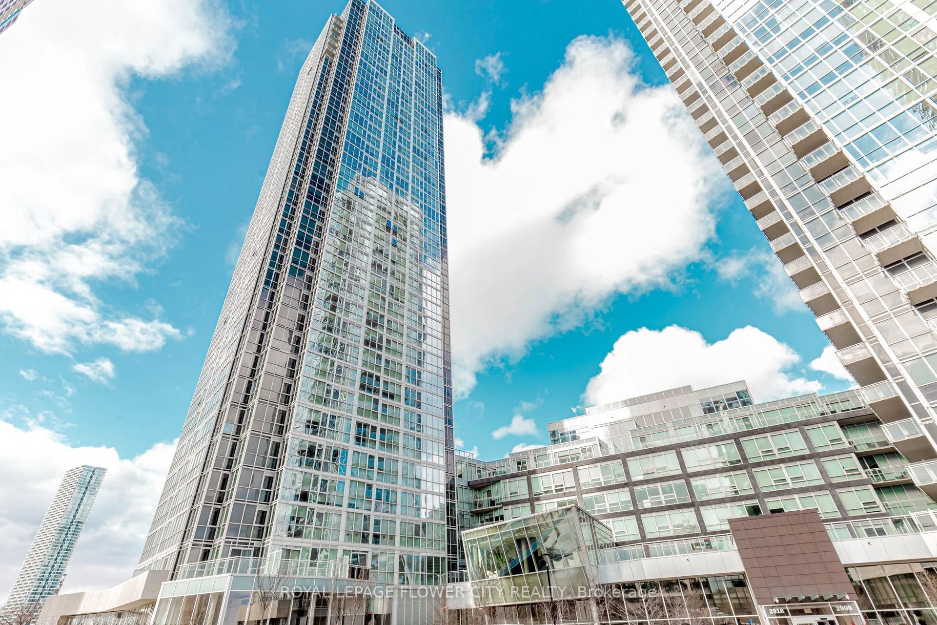 Condo Apartment in Vaughan