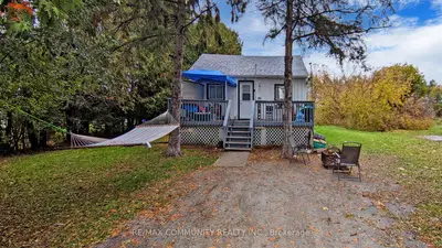 Detached in Brock