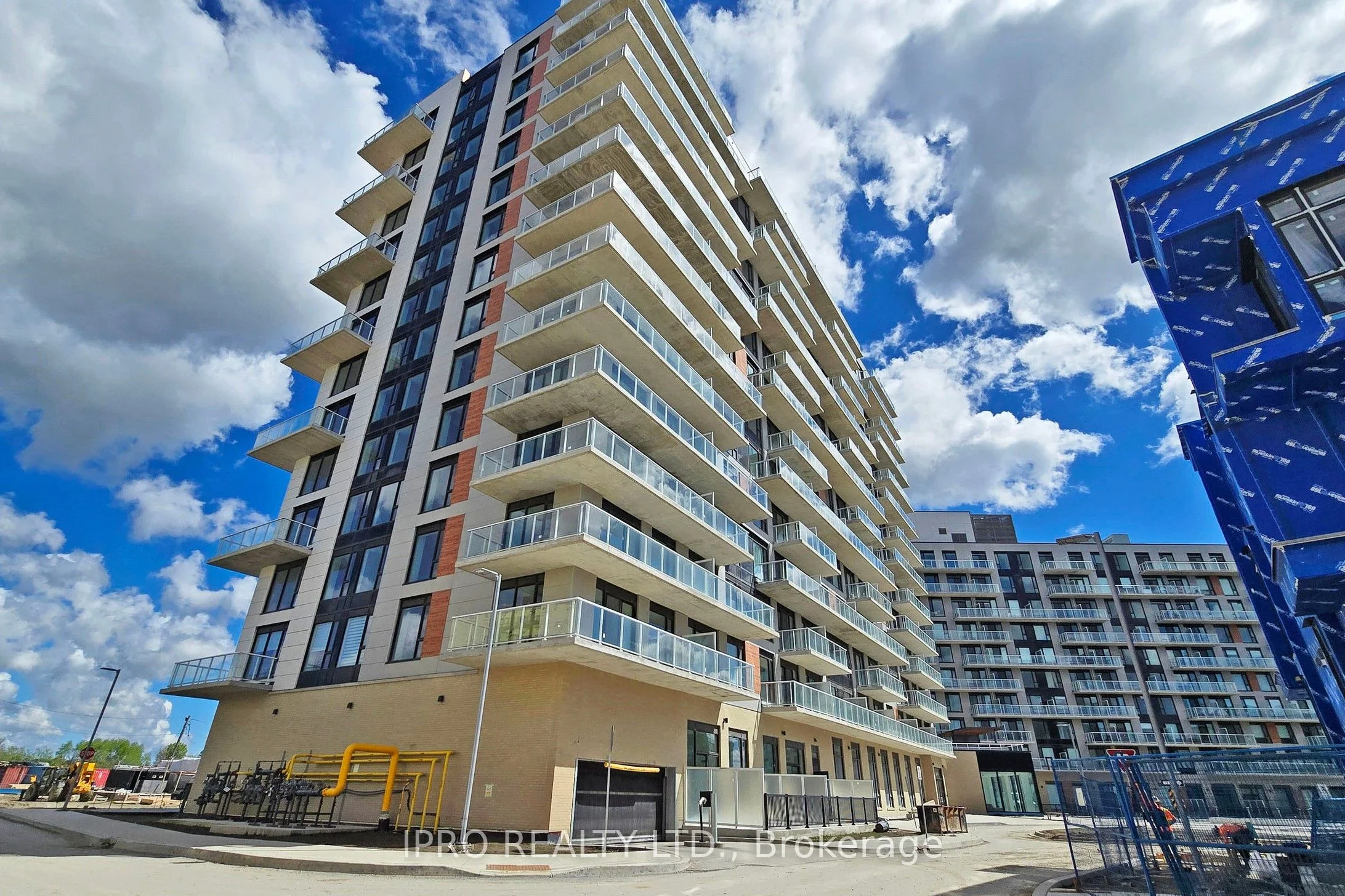 2 David Eyer Road N 731, Richmond Hill, On L4s 0n6