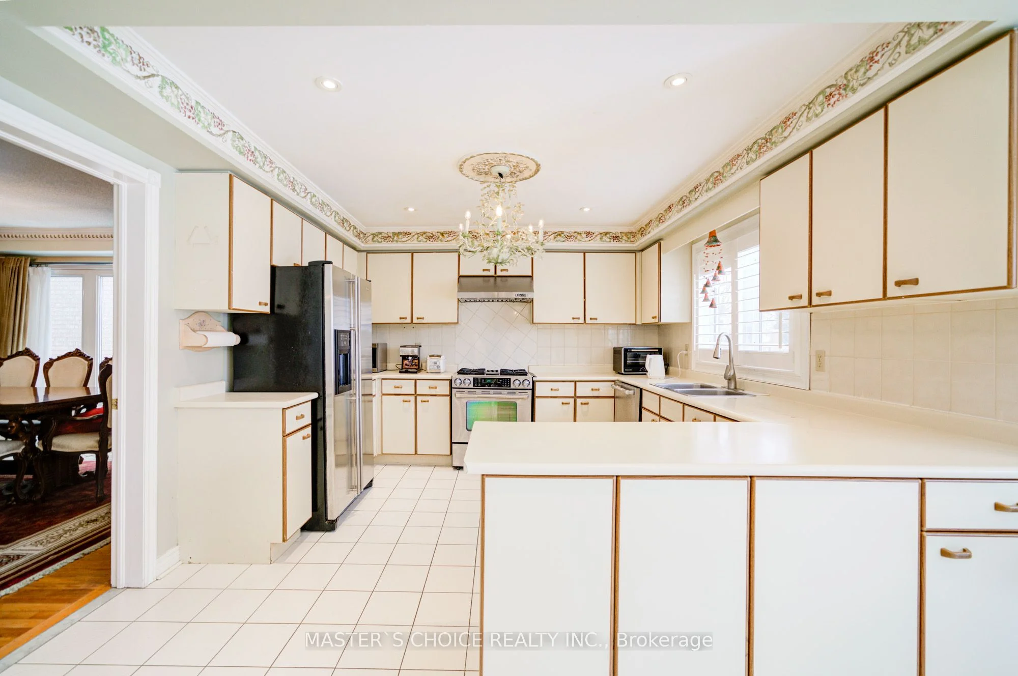 19 Dalewood Drive, Richmond Hill, ON L4B 3C3