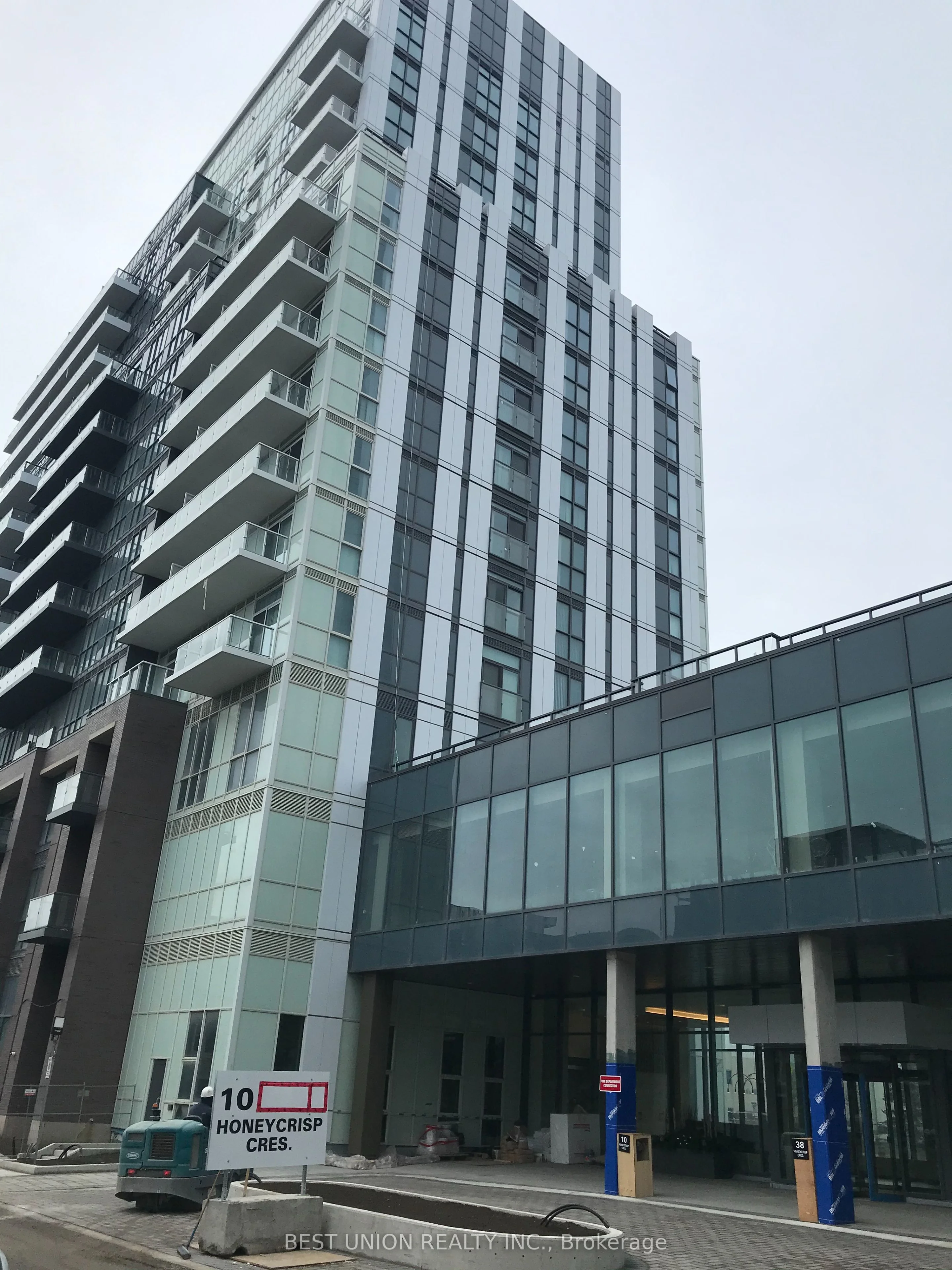 10 Honeycrisp Crescent 816, Vaughan, On L4k 0m7