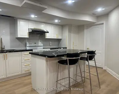 Semi-Detached in Richmond Hill