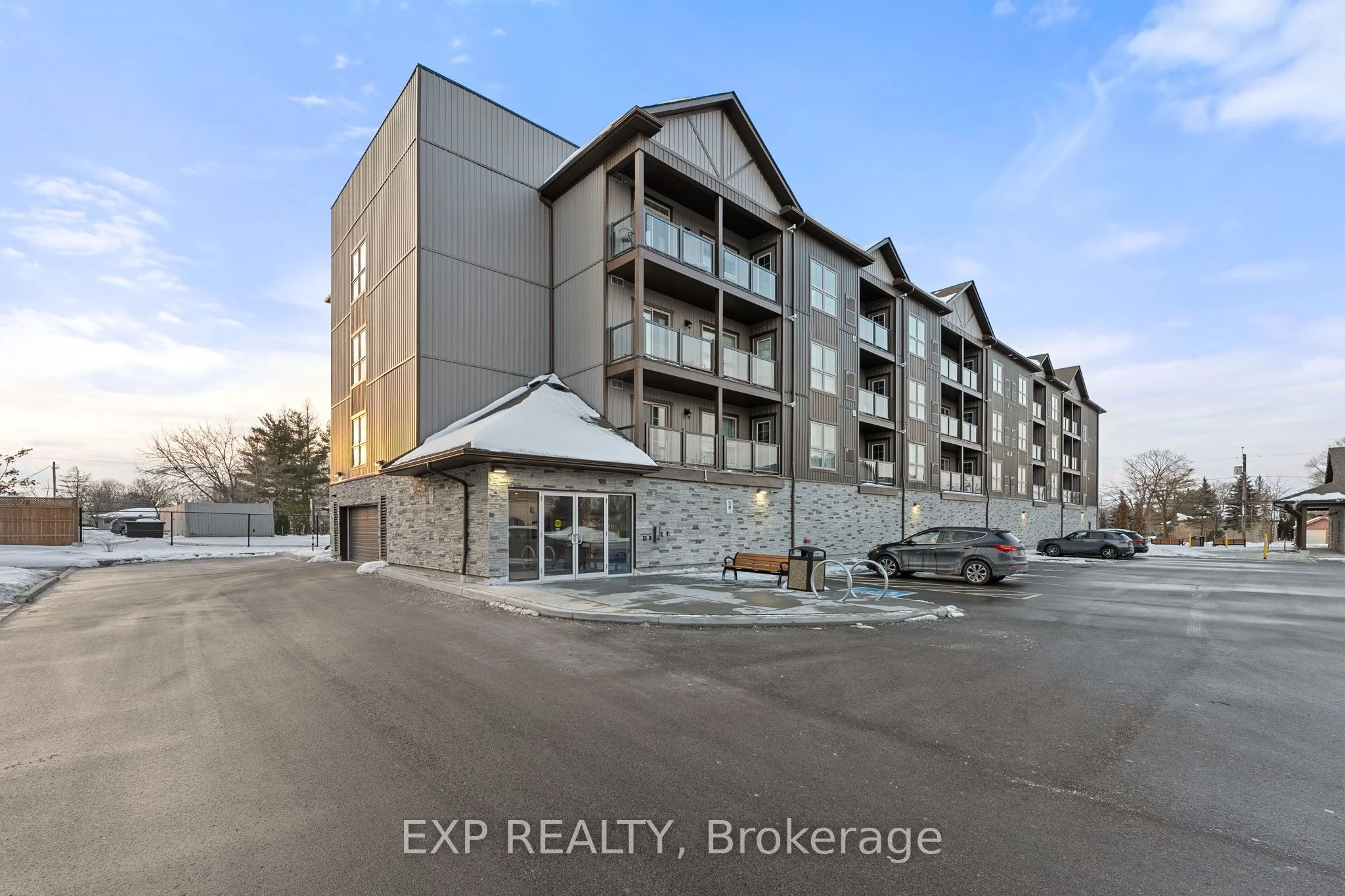Condo Apartment in Georgina