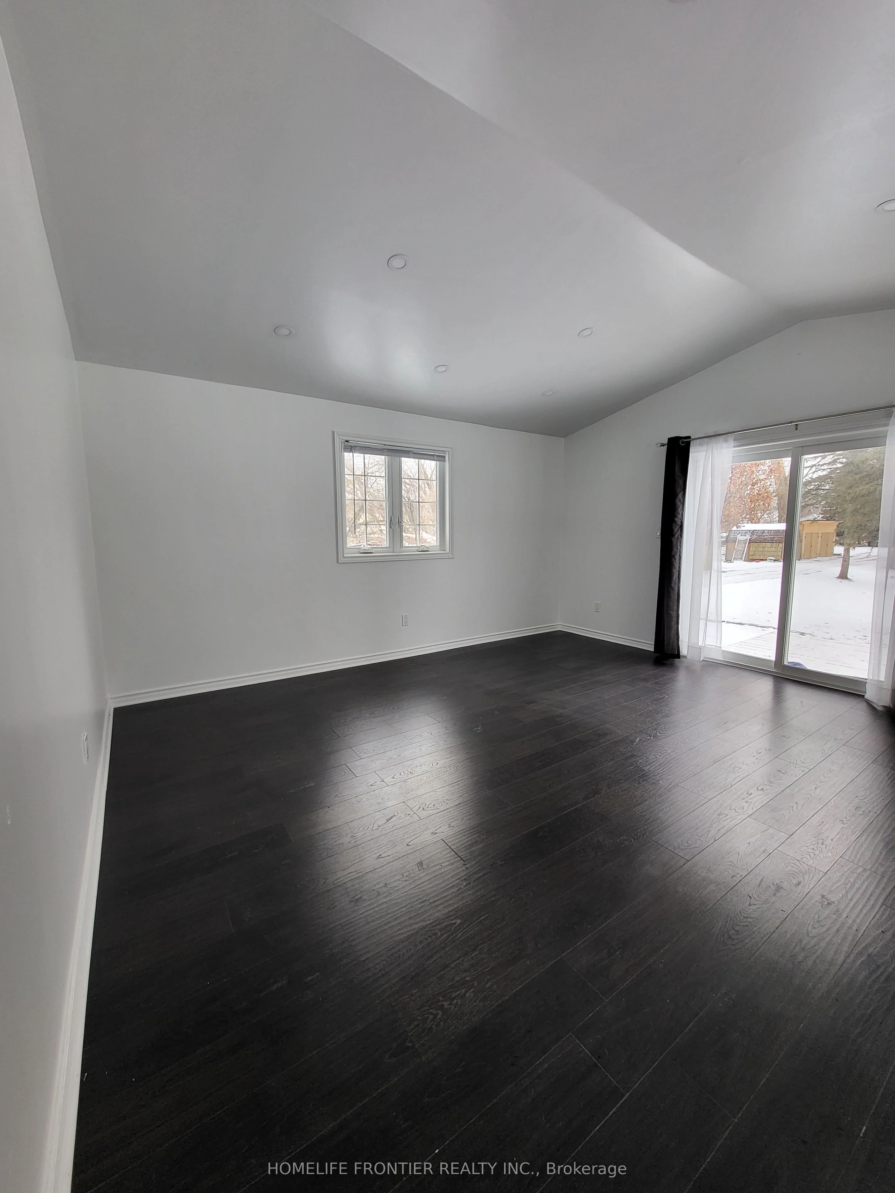 21035 Leslie Street, East Gwillimbury, ON L0G 1R0