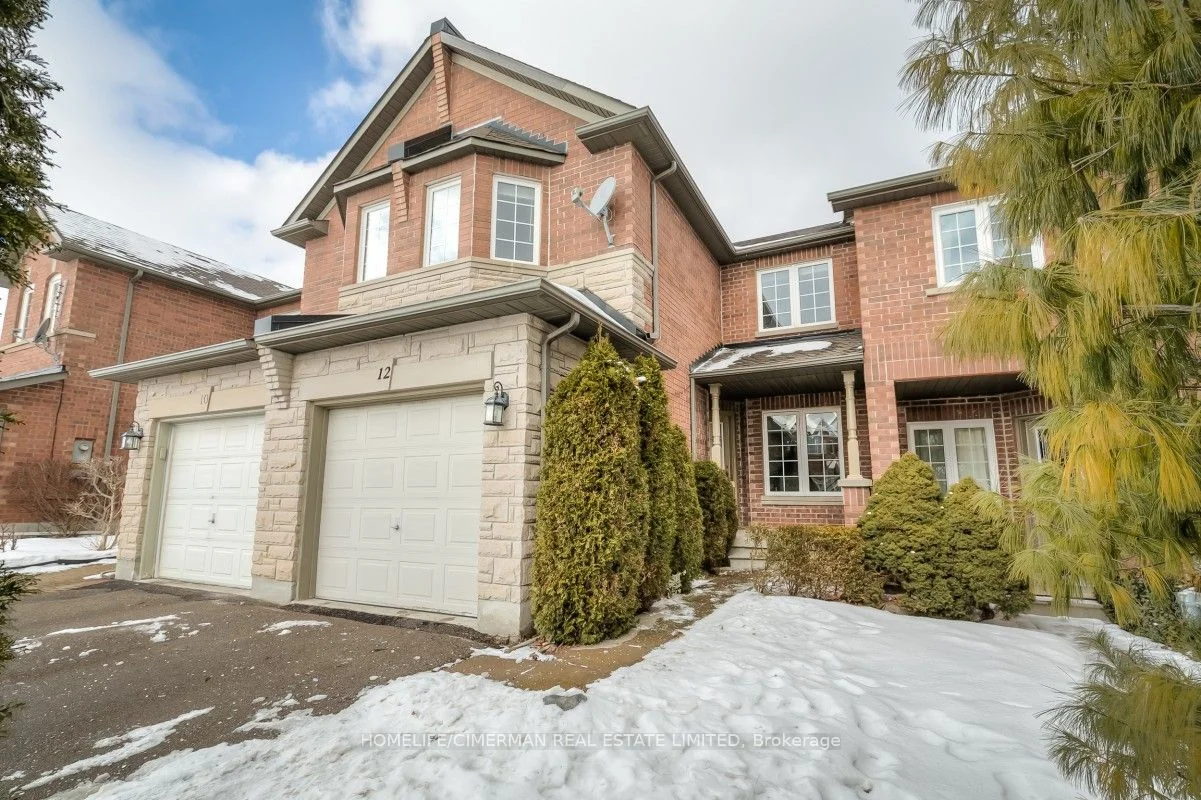Att/Row/Townhouse in Richmond Hill