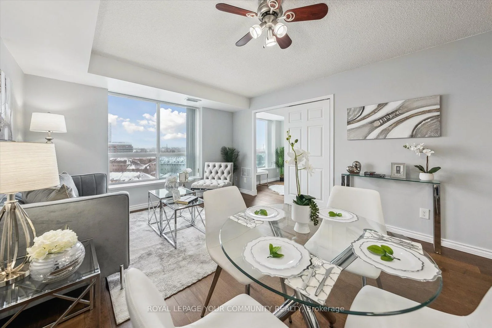 Condo Apartment in Richmond Hill