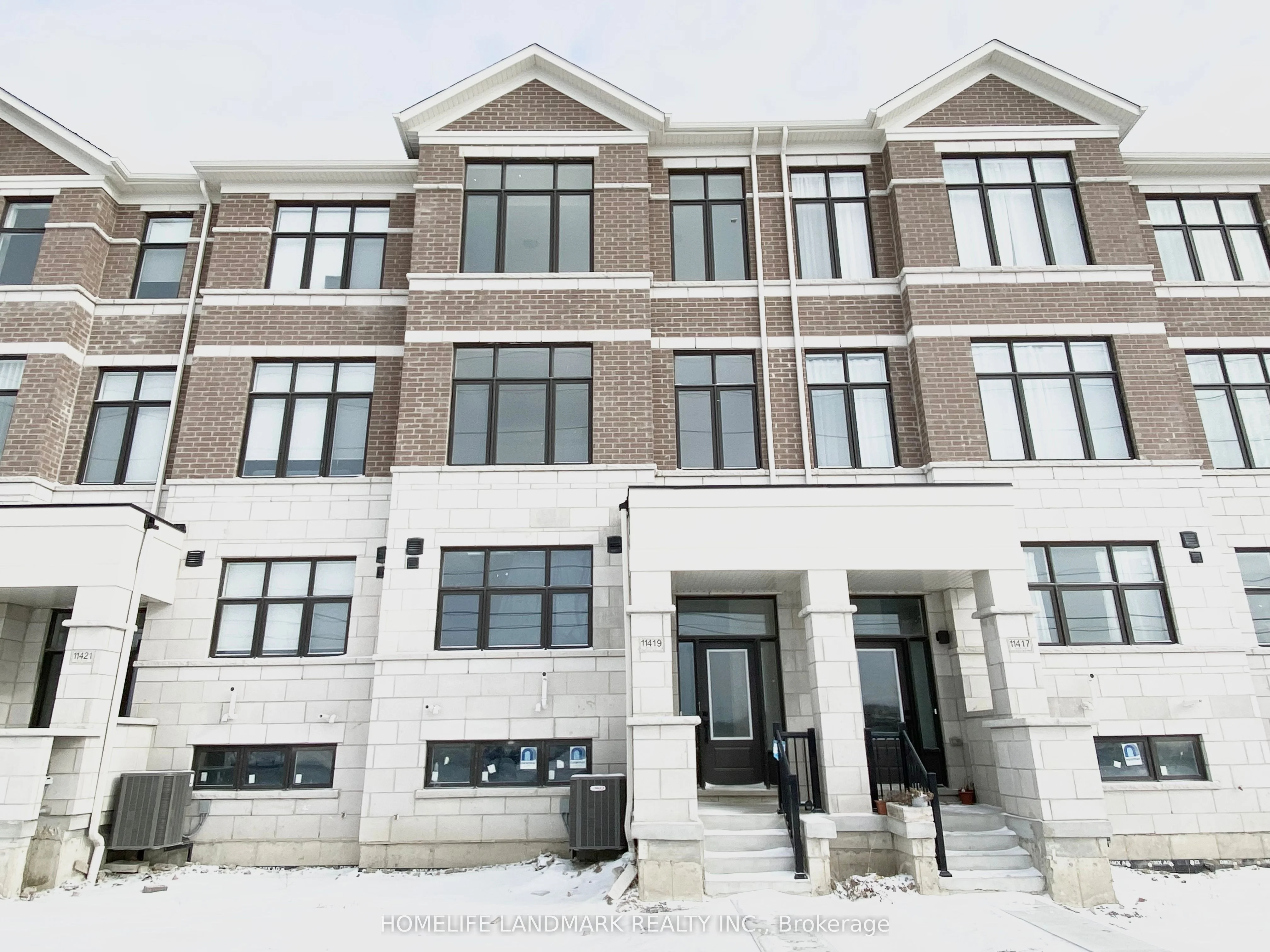 Att/Row/Townhouse in Richmond Hill