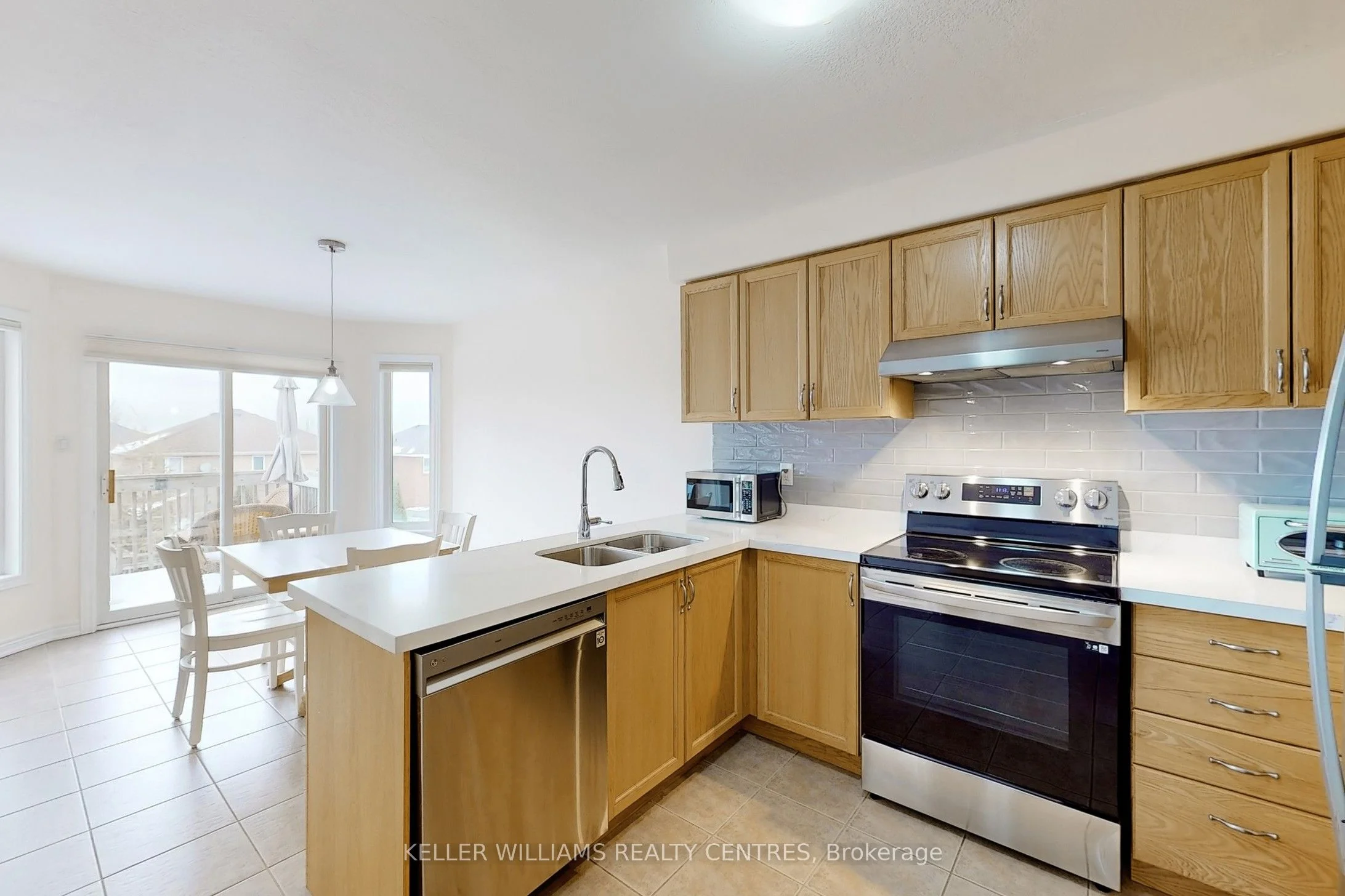 71 Smith Street, Bradford West Gwillimbury, ON L3Z 3E3