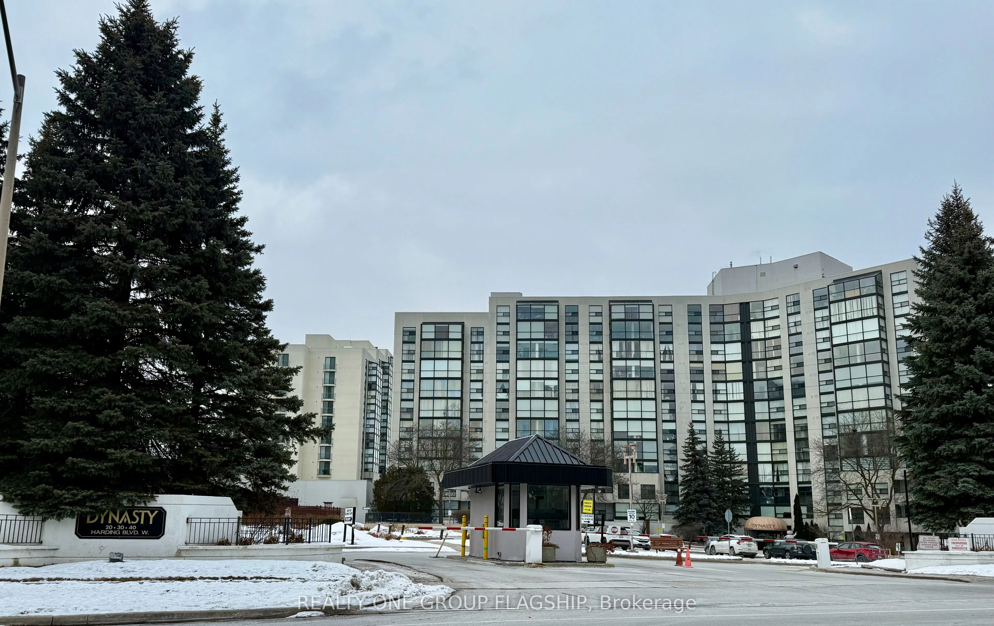 30 Harding Boulevard W 609, Richmond Hill, On L4c 9m3