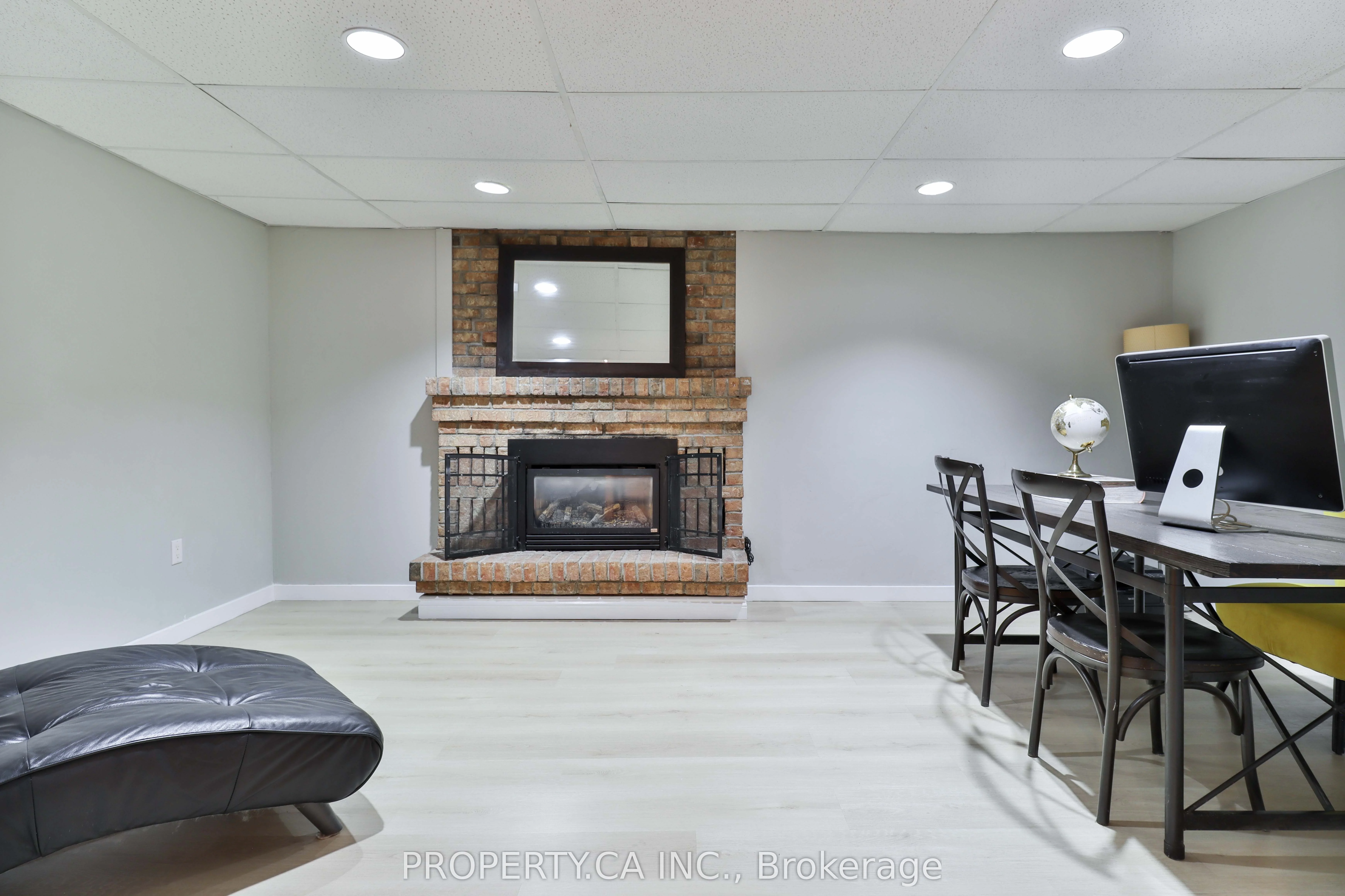 875 Srigley Street, Newmarket, ON L3Y 1Y2