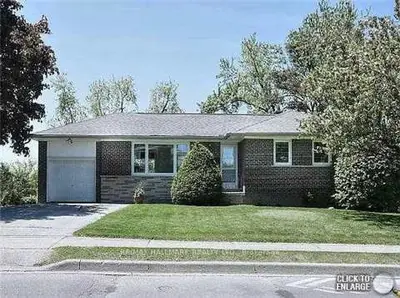 252 Essex Avenue, Richmond Hill, On L4c 2c2