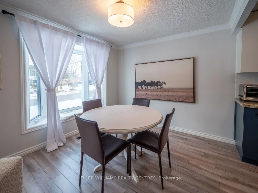 807 Greenfield Crescent Upper, Newmarket, ON L3Y 3B2