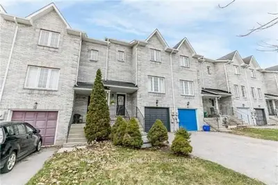 Att/Row/Townhouse in Georgina