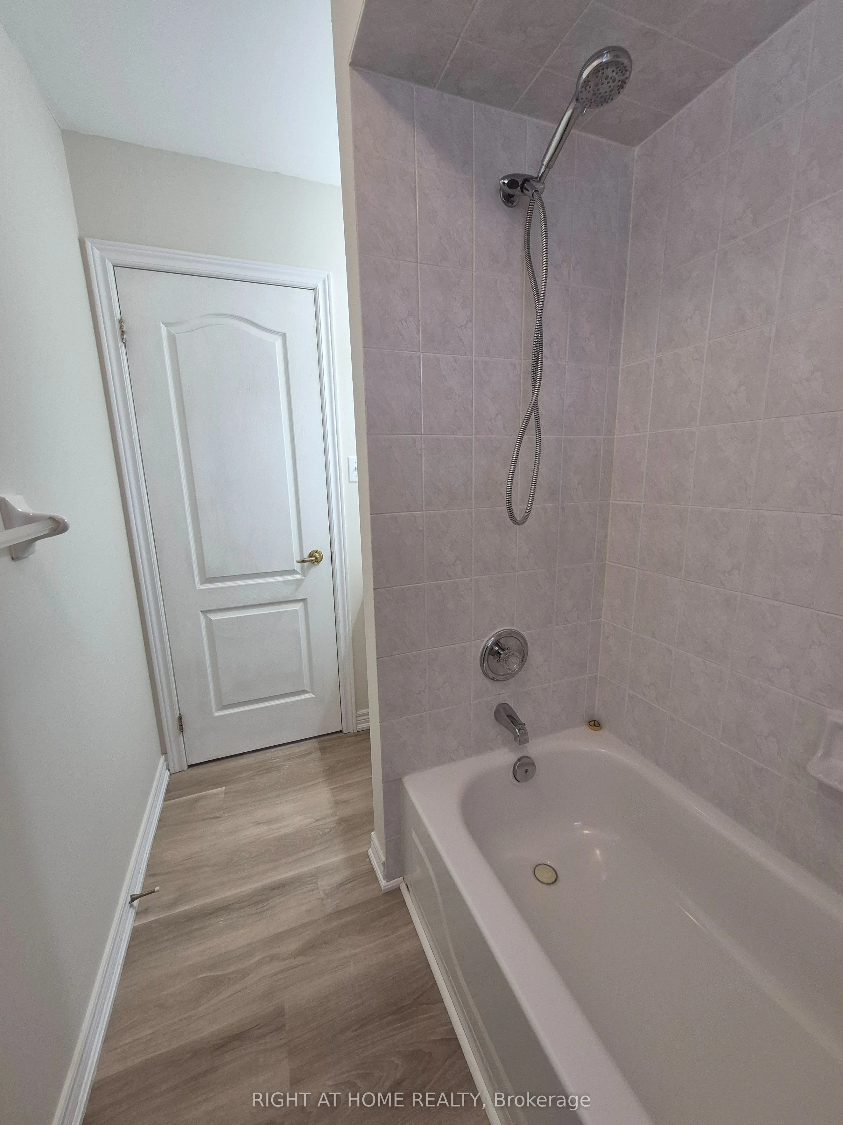 2 Berringer Street, Richmond Hill, ON L4B 4G4