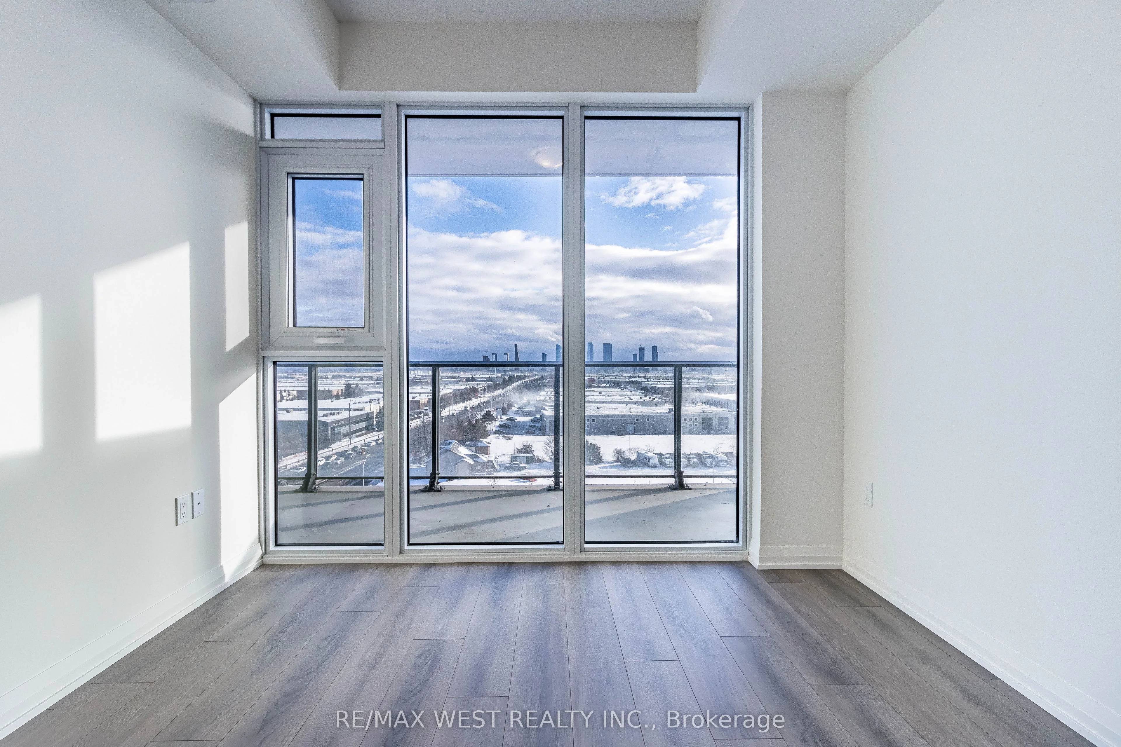 8960 Jane Street 820, Vaughan, ON L4K 2M9