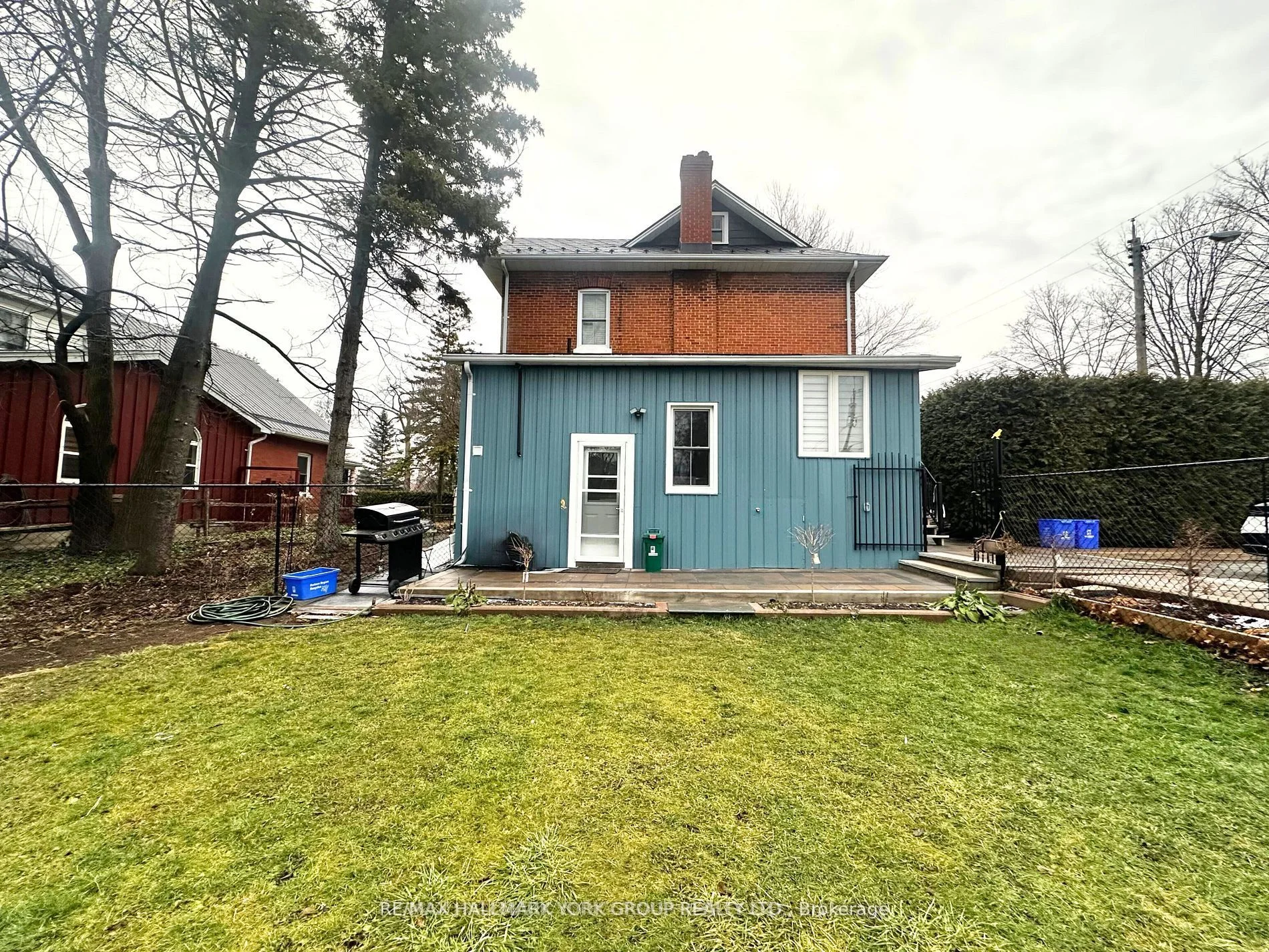 Detached in Brock