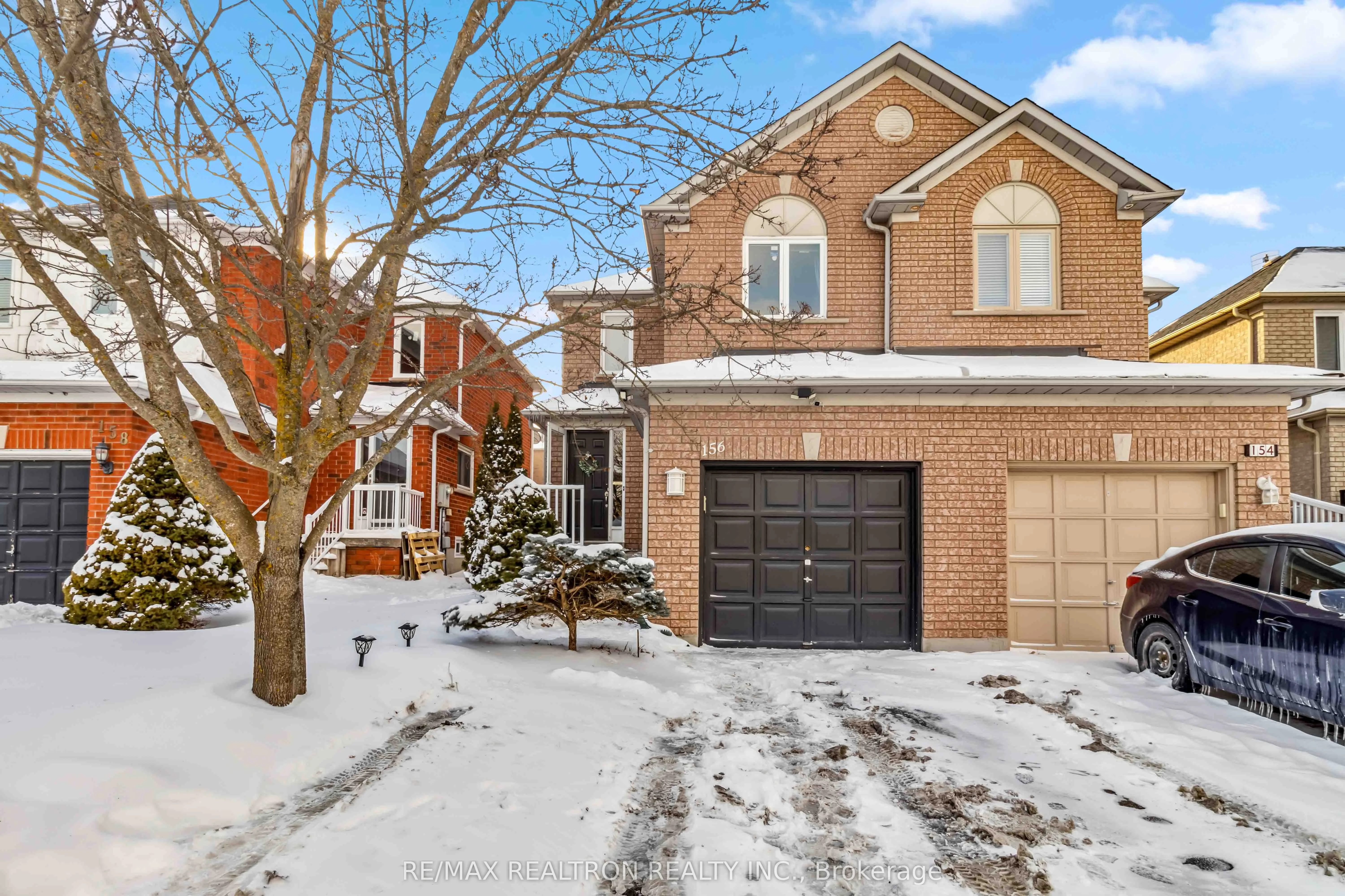 Semi-Detached in Aurora