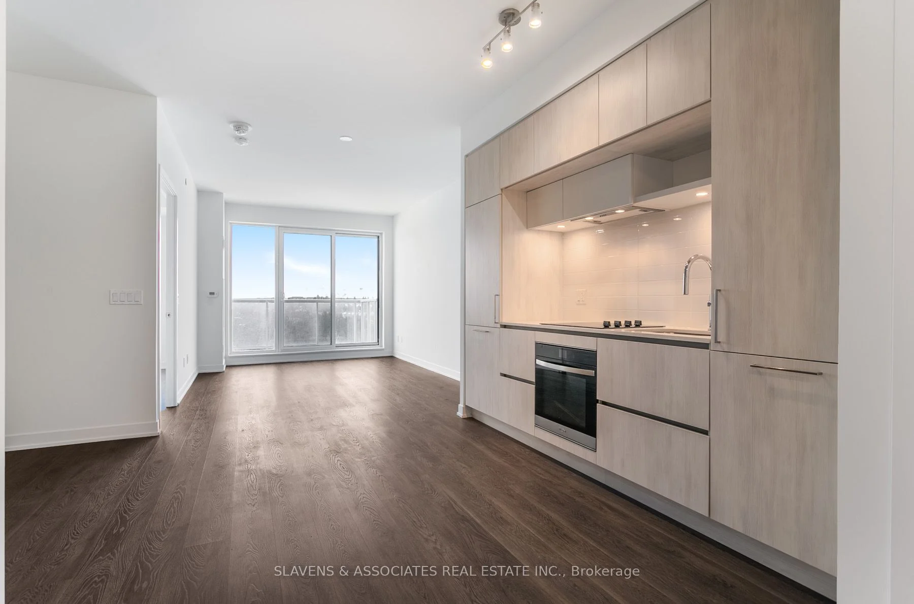 6 David Eyer Road 610, Richmond Hill, ON L4S 1M4