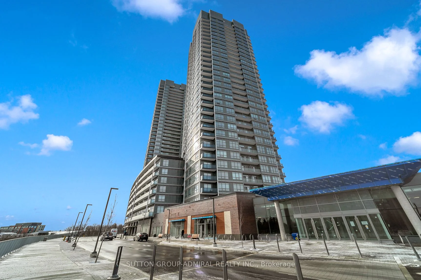 Condo Apartment in Vaughan