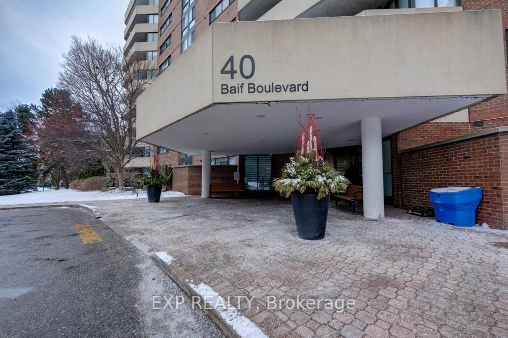 Condo Apartment in Richmond Hill