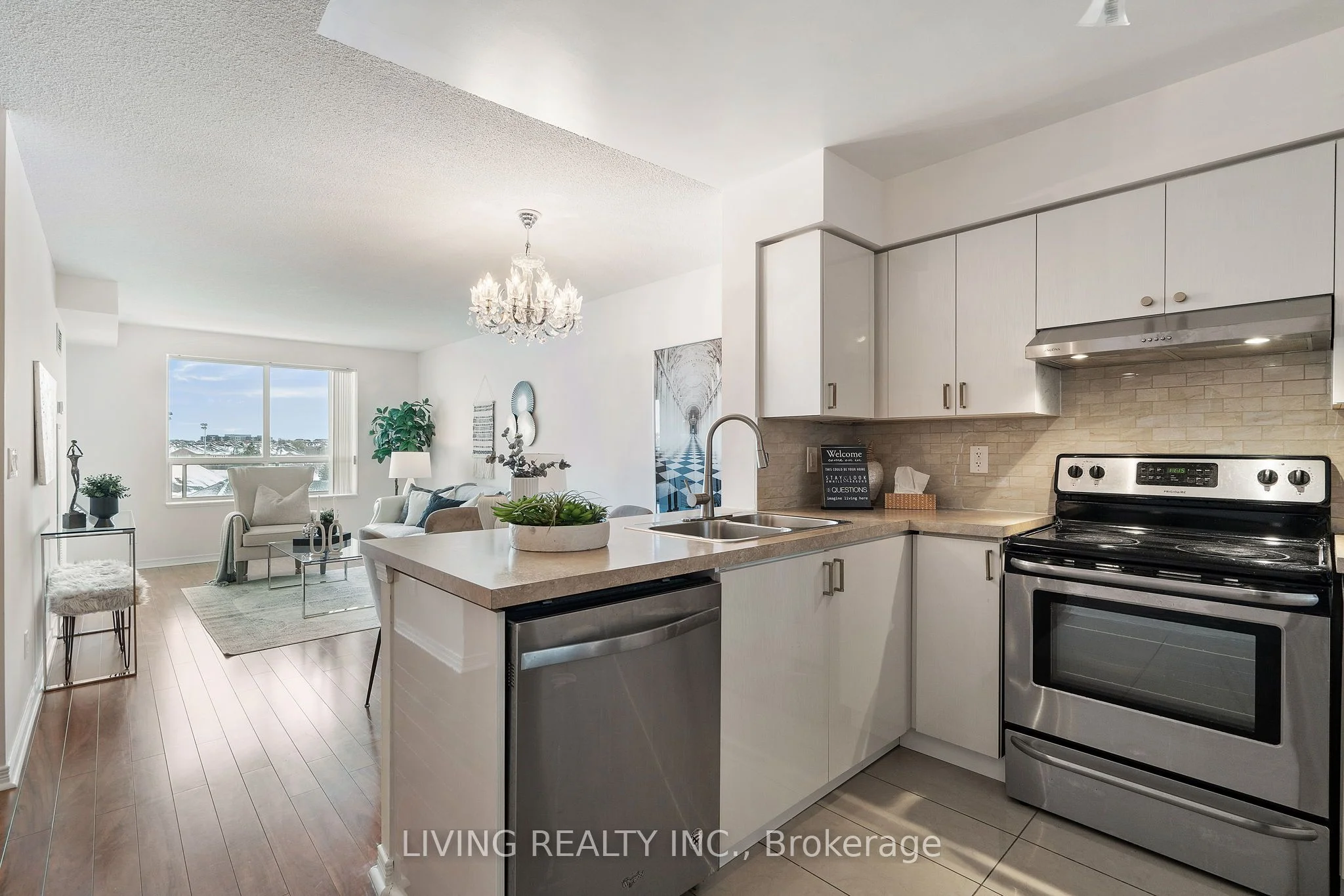 11 Oneida Crescent 409, Richmond Hill, On L4b 0a1