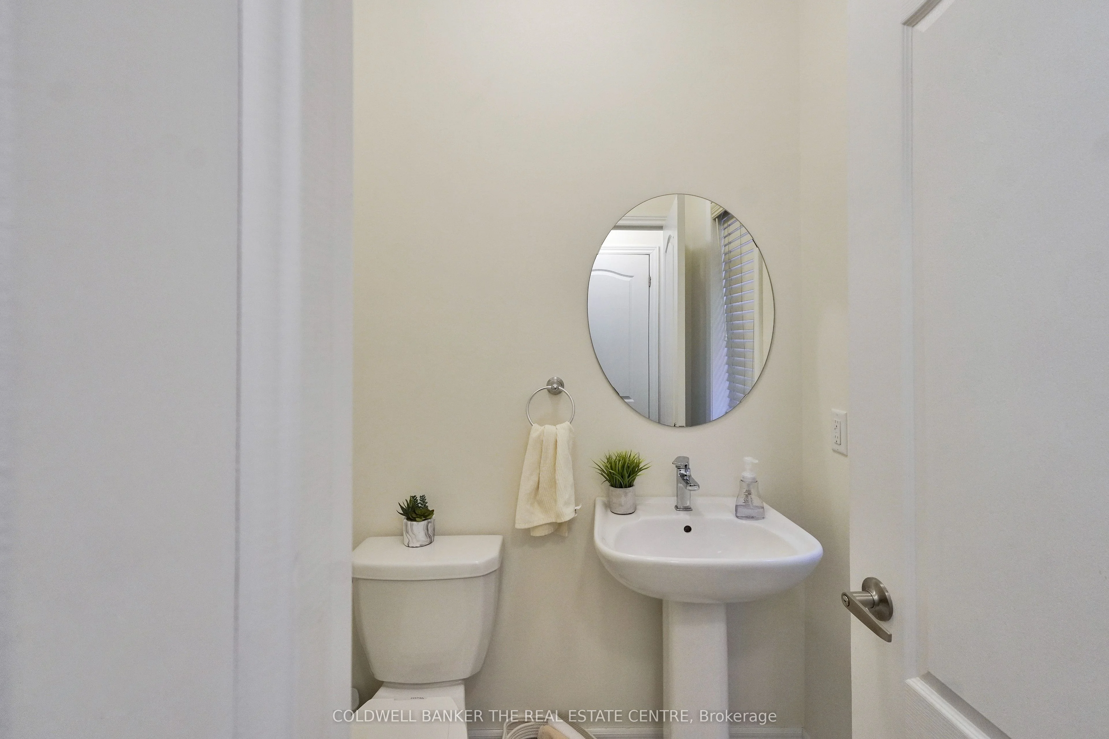 640 Clifford Perry Place, Newmarket, ON L3X 0J4