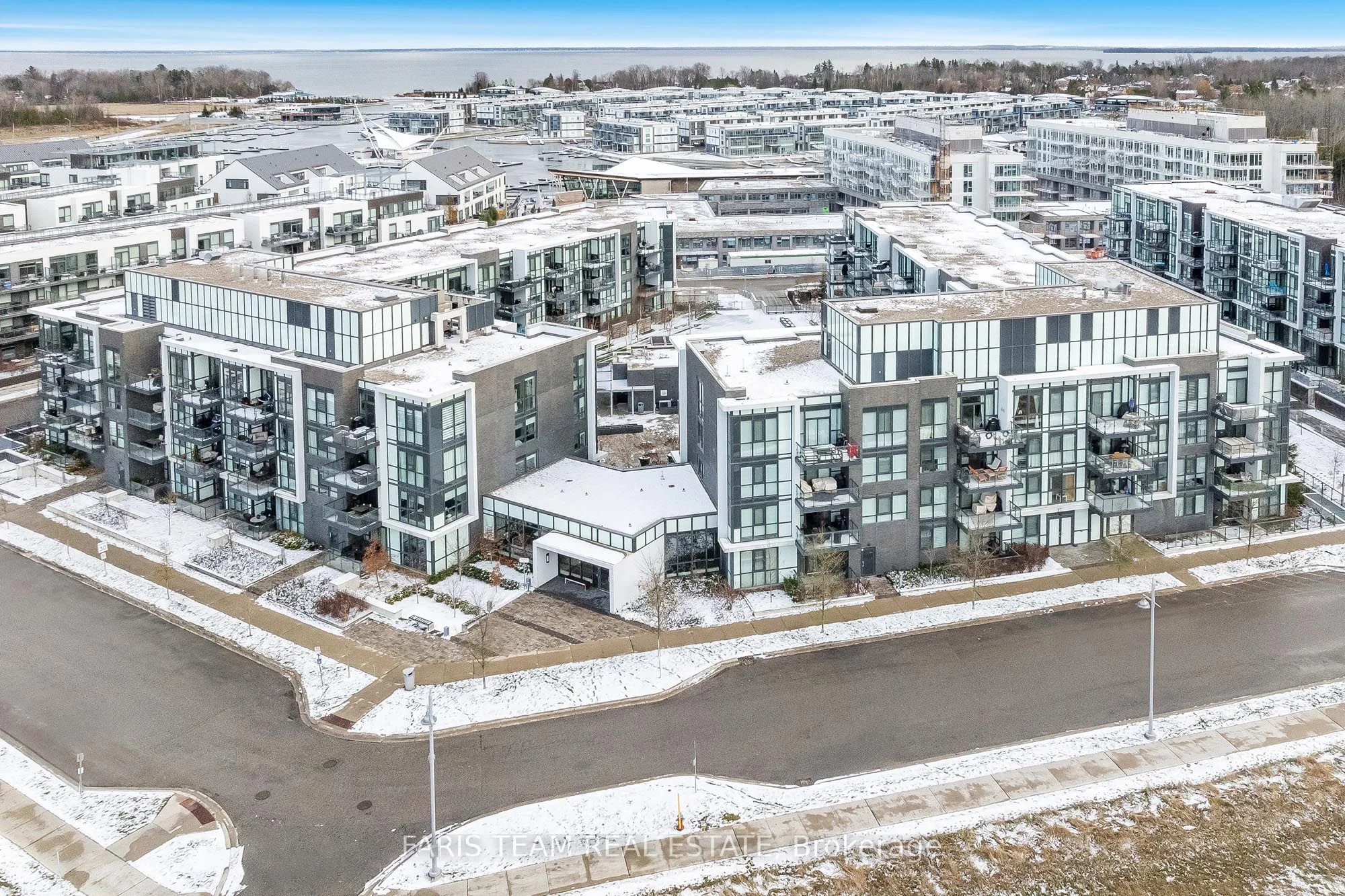 Condo Apartment in Innisfil