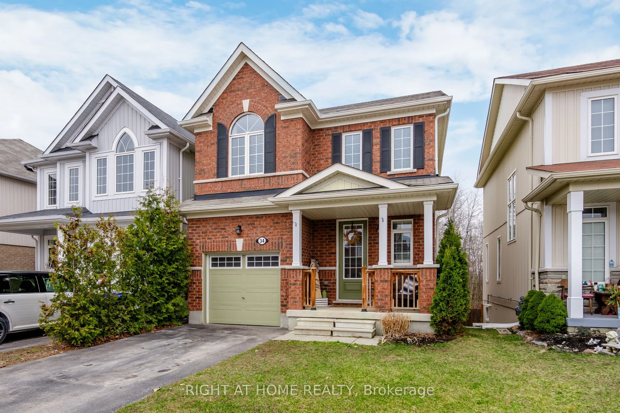 Detached in Essa