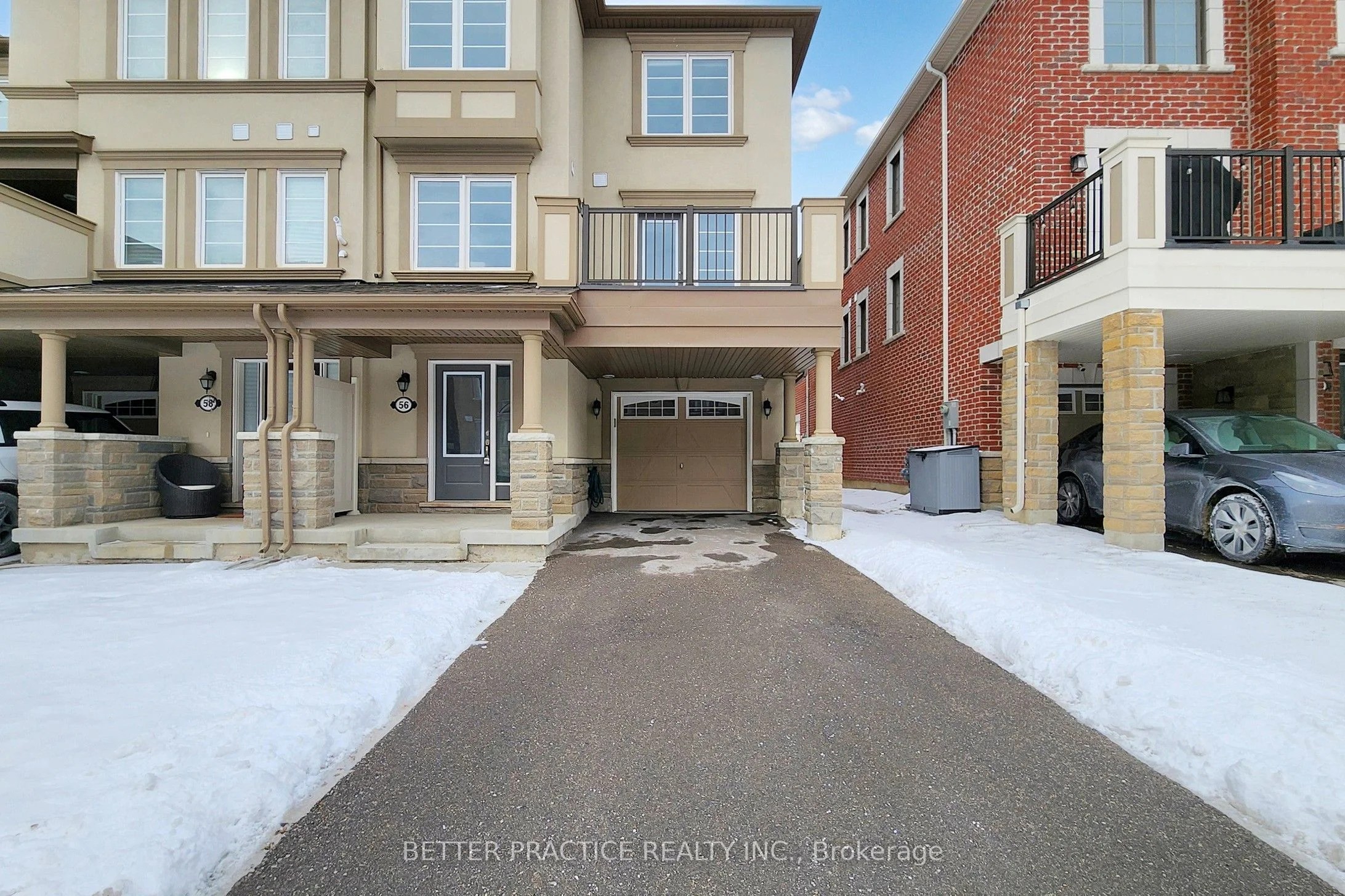 Att/Row/Townhouse in Richmond Hill
