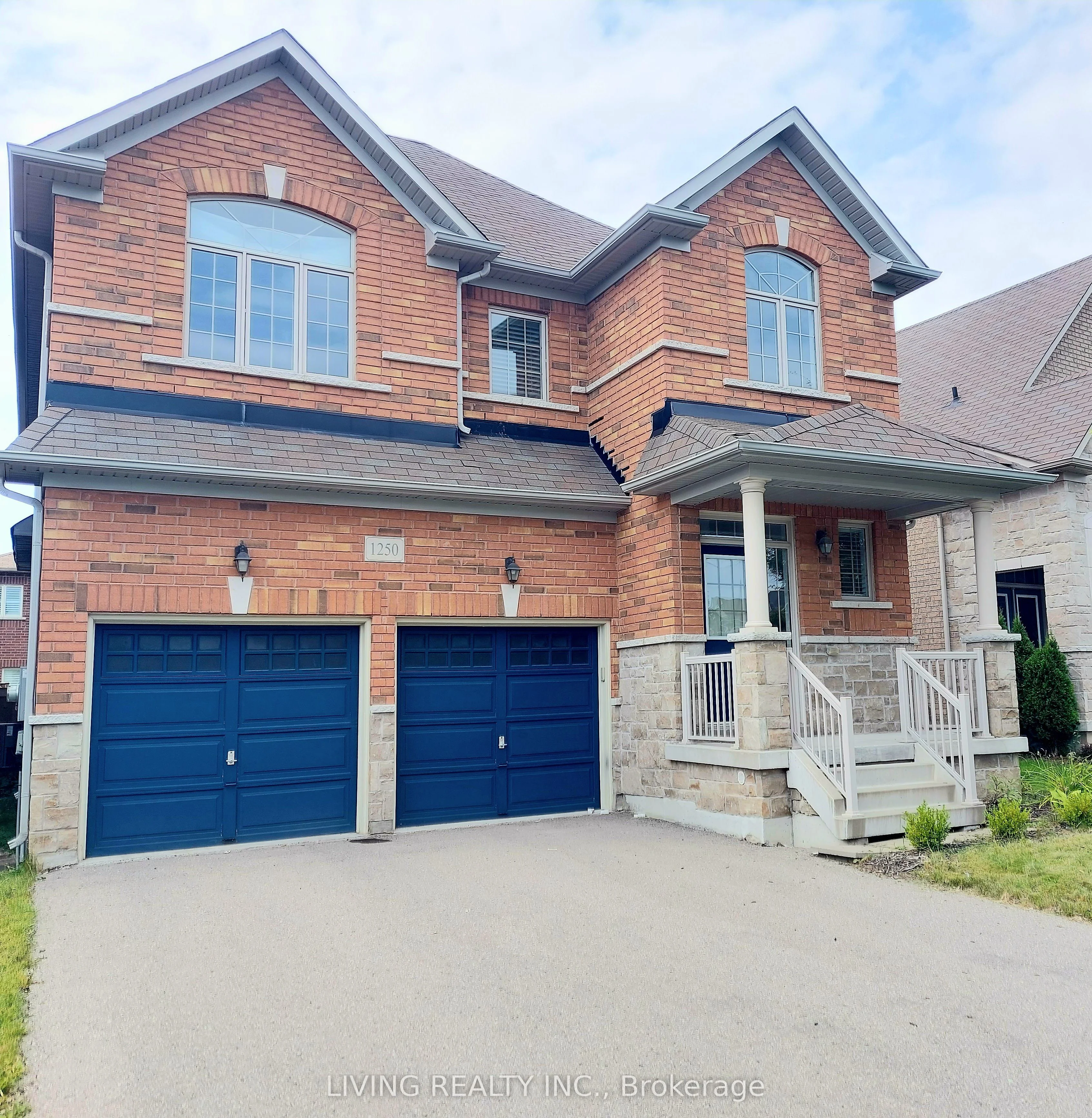 1250 Atkins Drive, Newmarket, On L3x 0c3