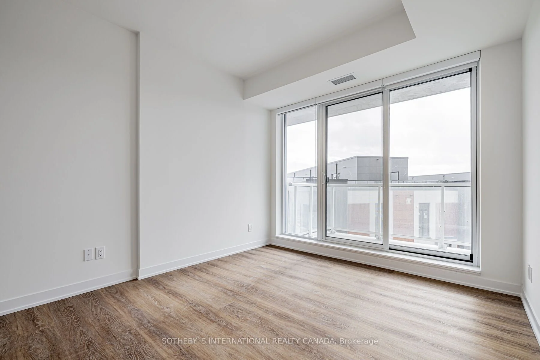 6 David Eyer Road 412, Richmond Hill, ON L4S 0N6