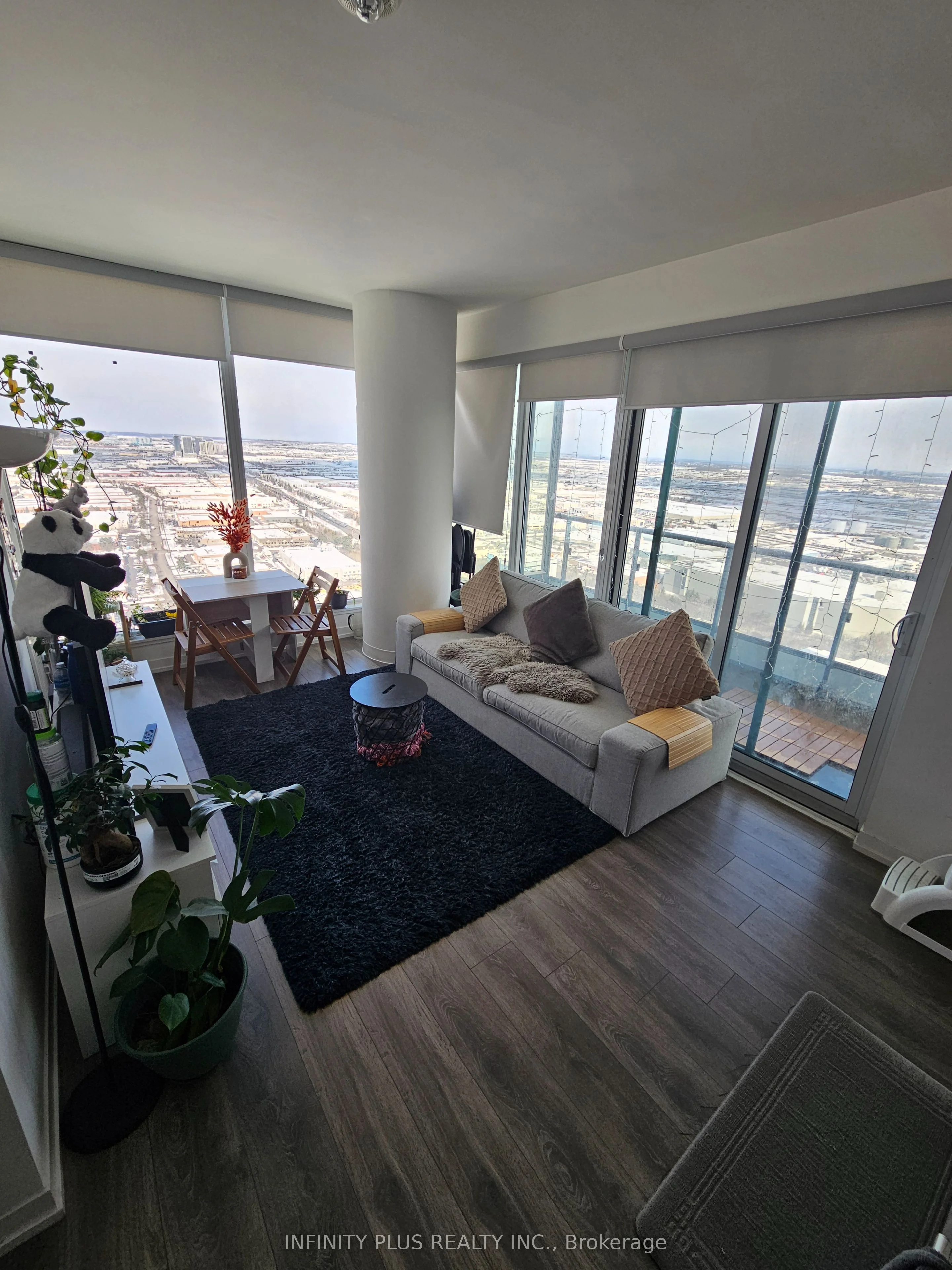 Condo Apartment in Vaughan
