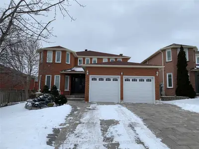 2 Stratford Drive, Richmond Hill, On L4b 1v8